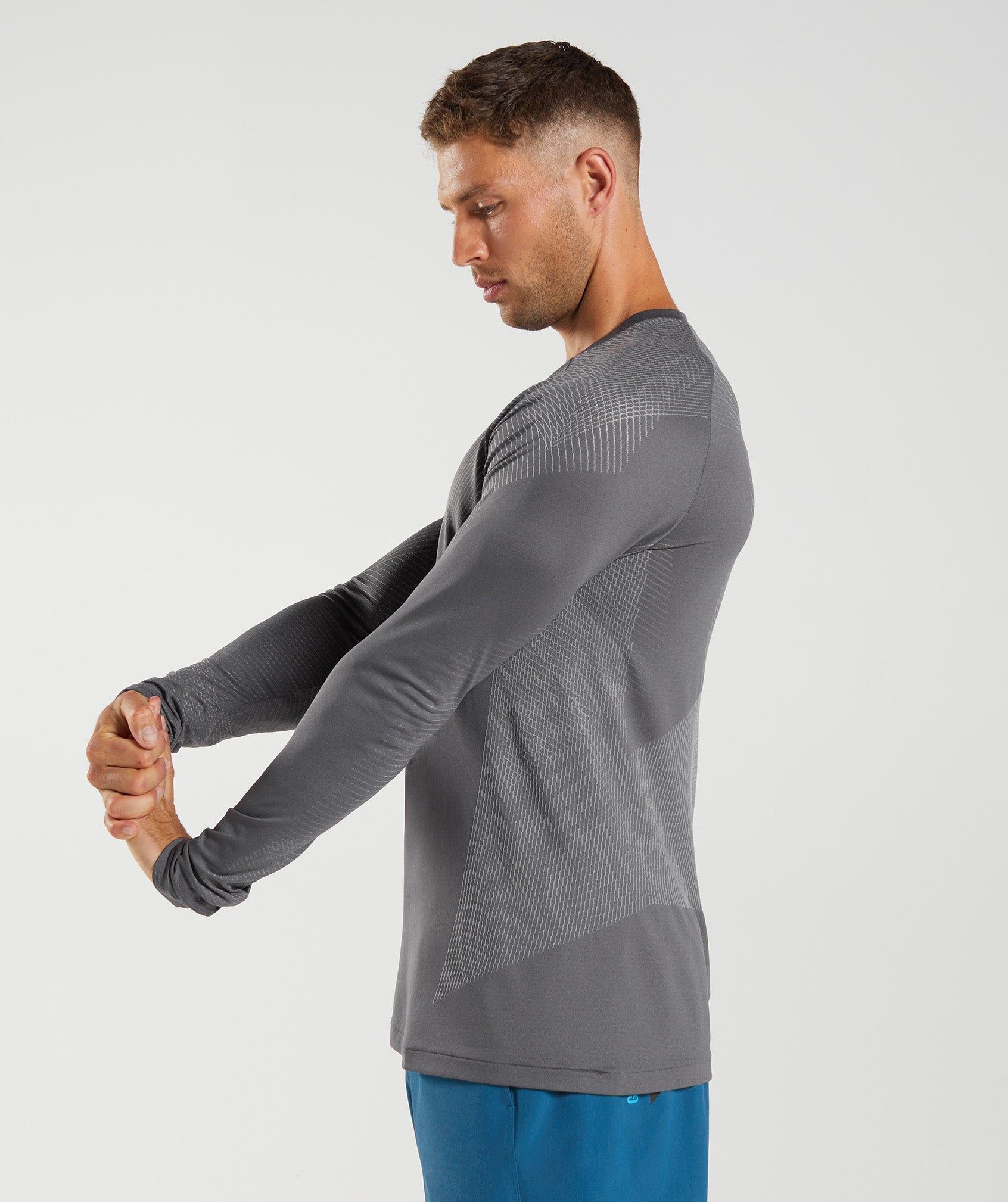 gymshark-apex-seamless-long-sleeve-t-shirt-silhouette-grey-smokey-grey-aw22
