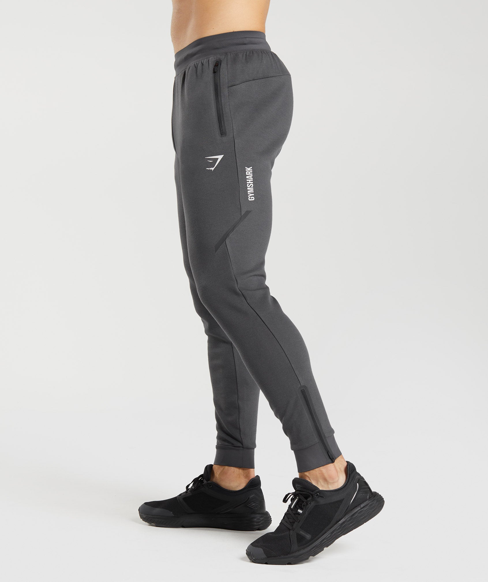 gymshark-apex-technical-joggers-onyx-grey-ss22
