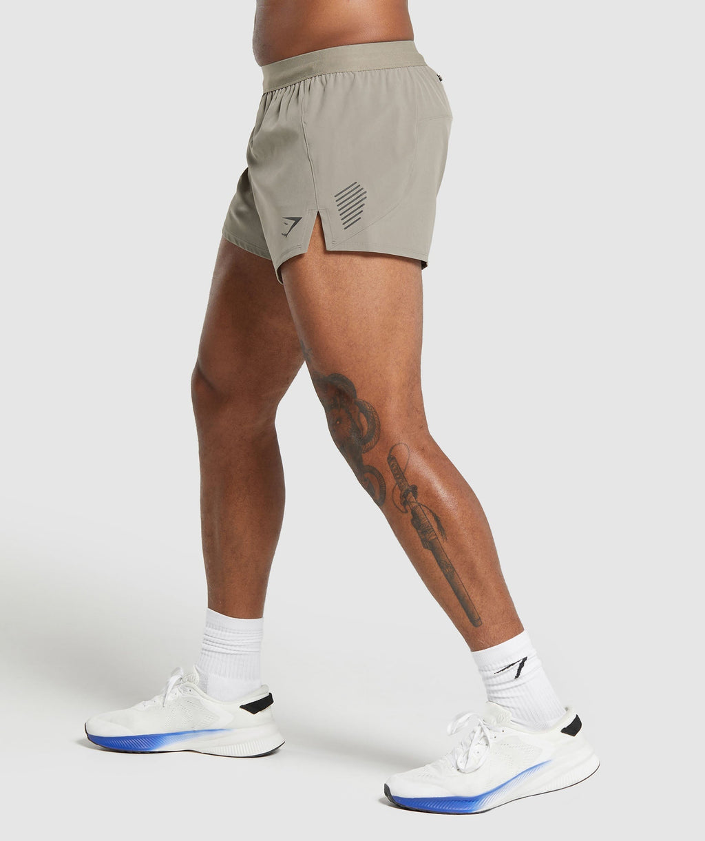 gymshark-apex-run-5-shorts-linen-brown-ss24
