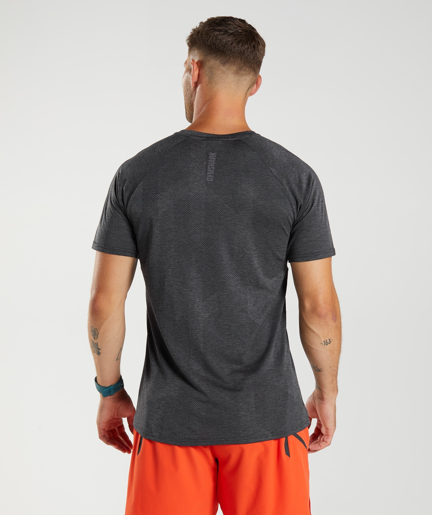 gymshark-apex-t-shirt-black-silhouette-grey-aw22