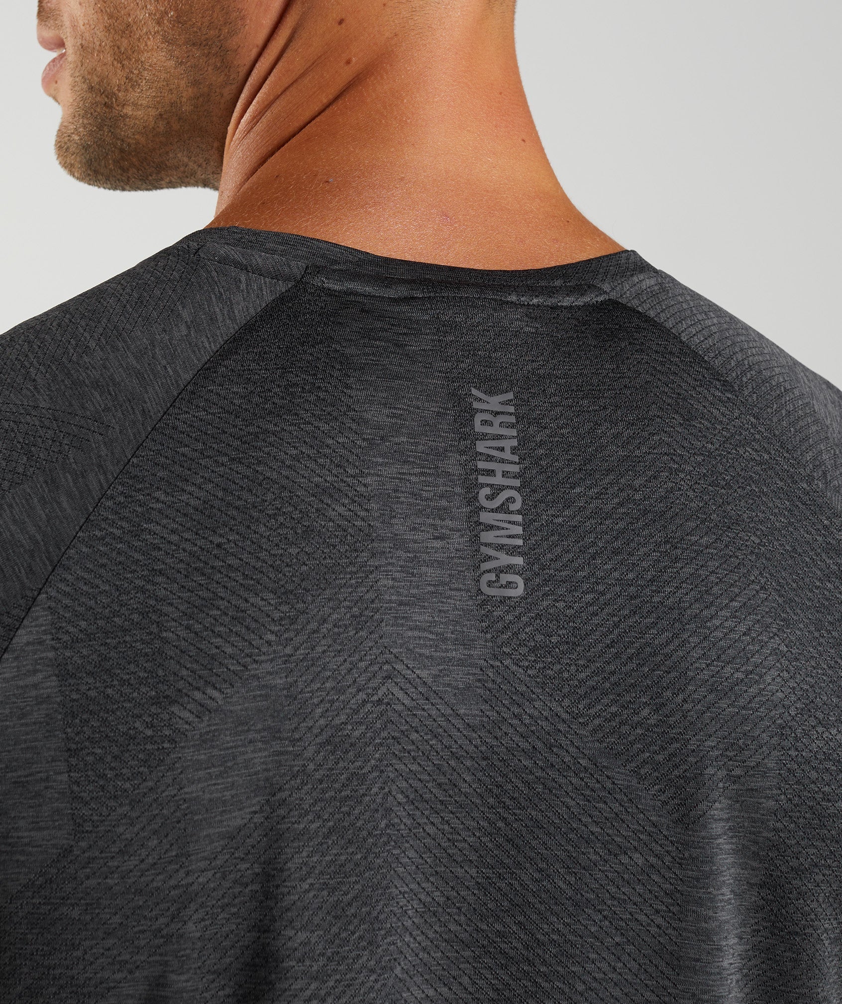 gymshark-apex-t-shirt-black-silhouette-grey-aw22