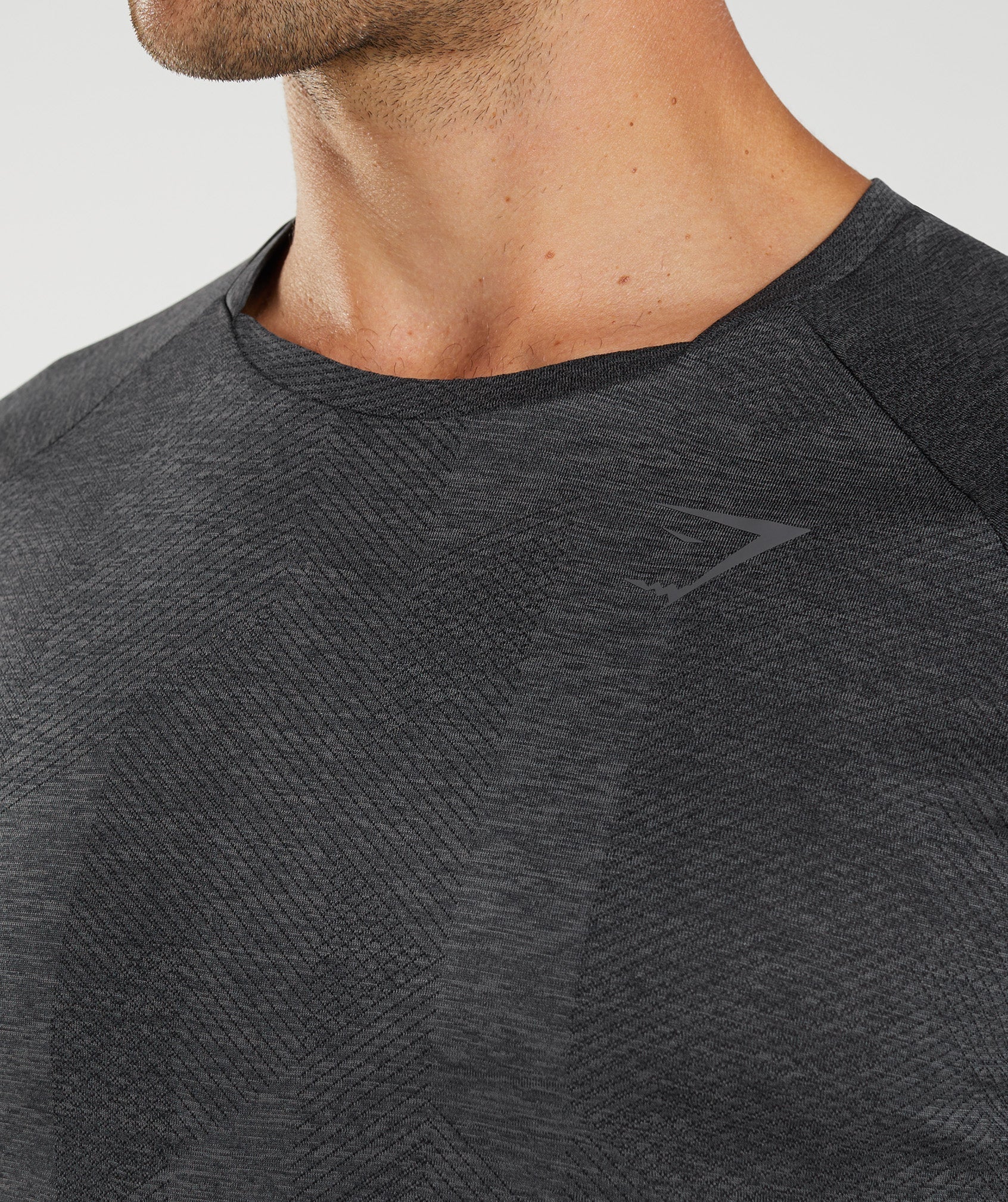 gymshark-apex-t-shirt-black-silhouette-grey-aw22