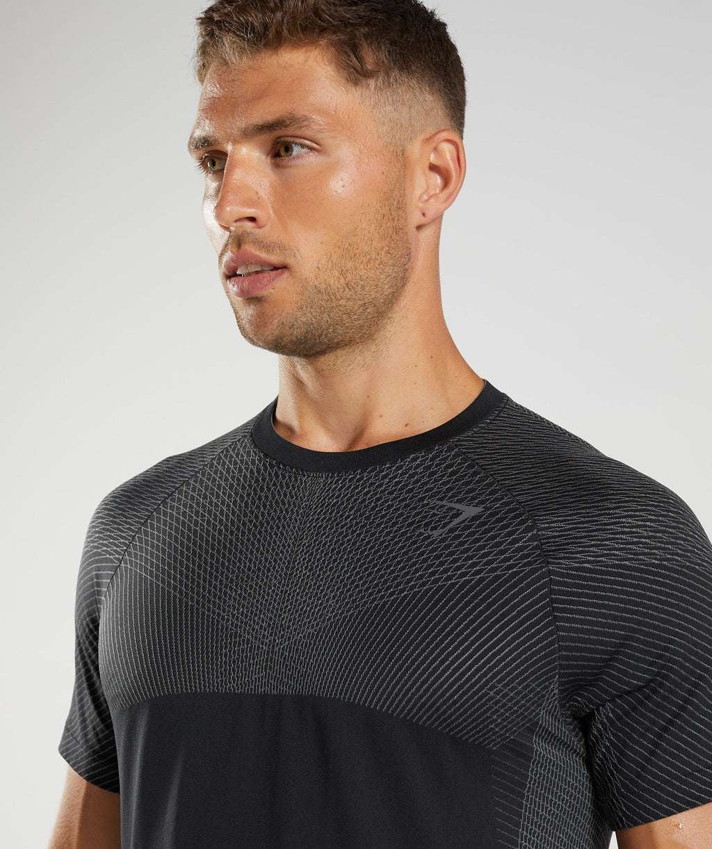gymshark-apex-seamless-t-shirt-black-silhouette-grey-aw22