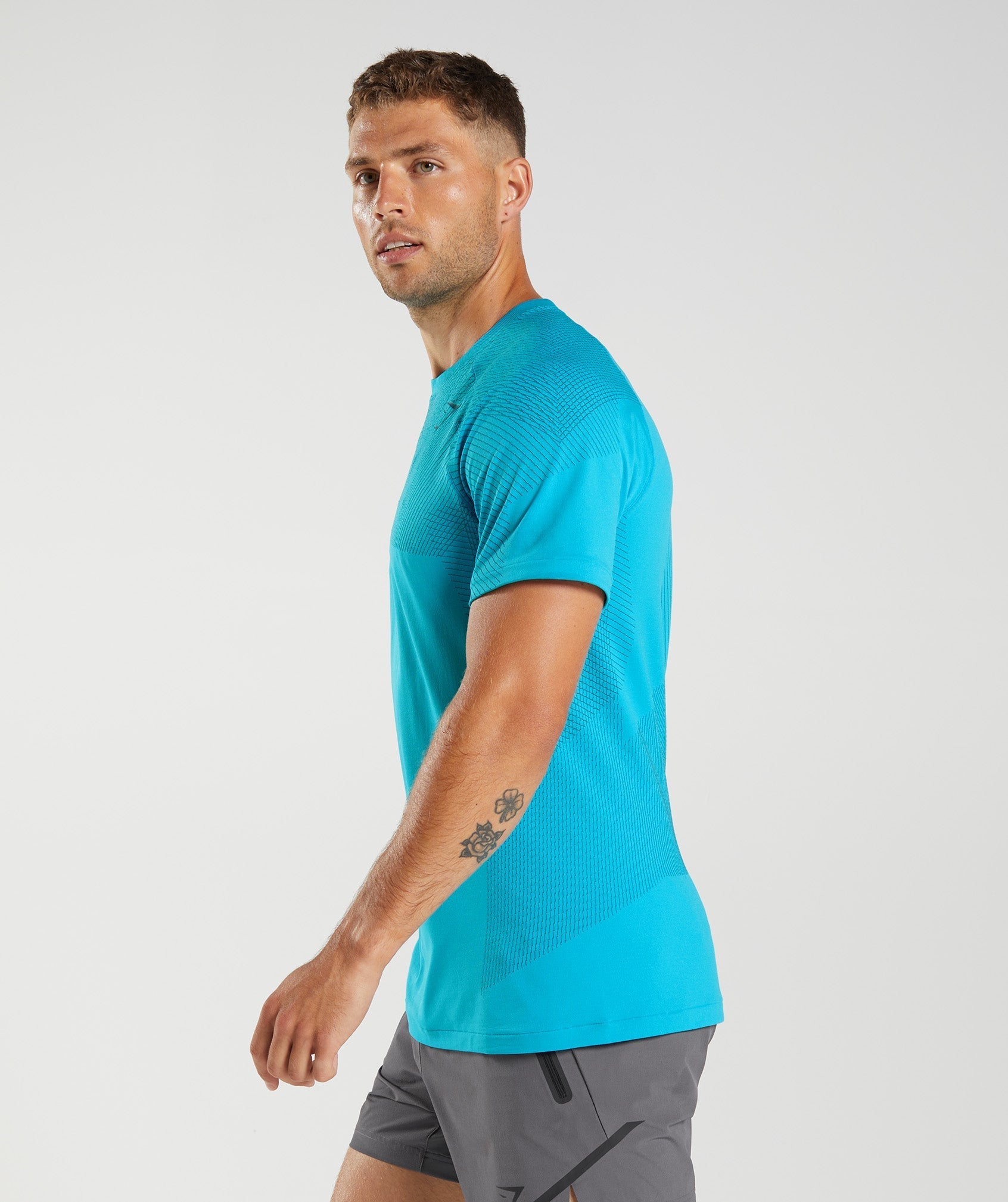 gymshark-apex-seamless-t-shirt-shark-blue-atlantic-blue-aw22