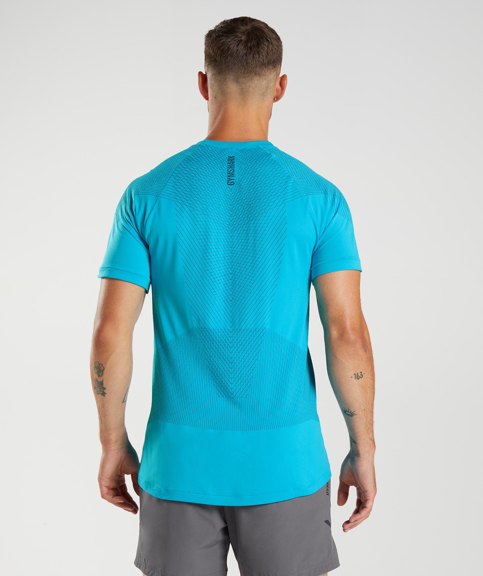 gymshark-apex-seamless-t-shirt-shark-blue-atlantic-blue-aw22
