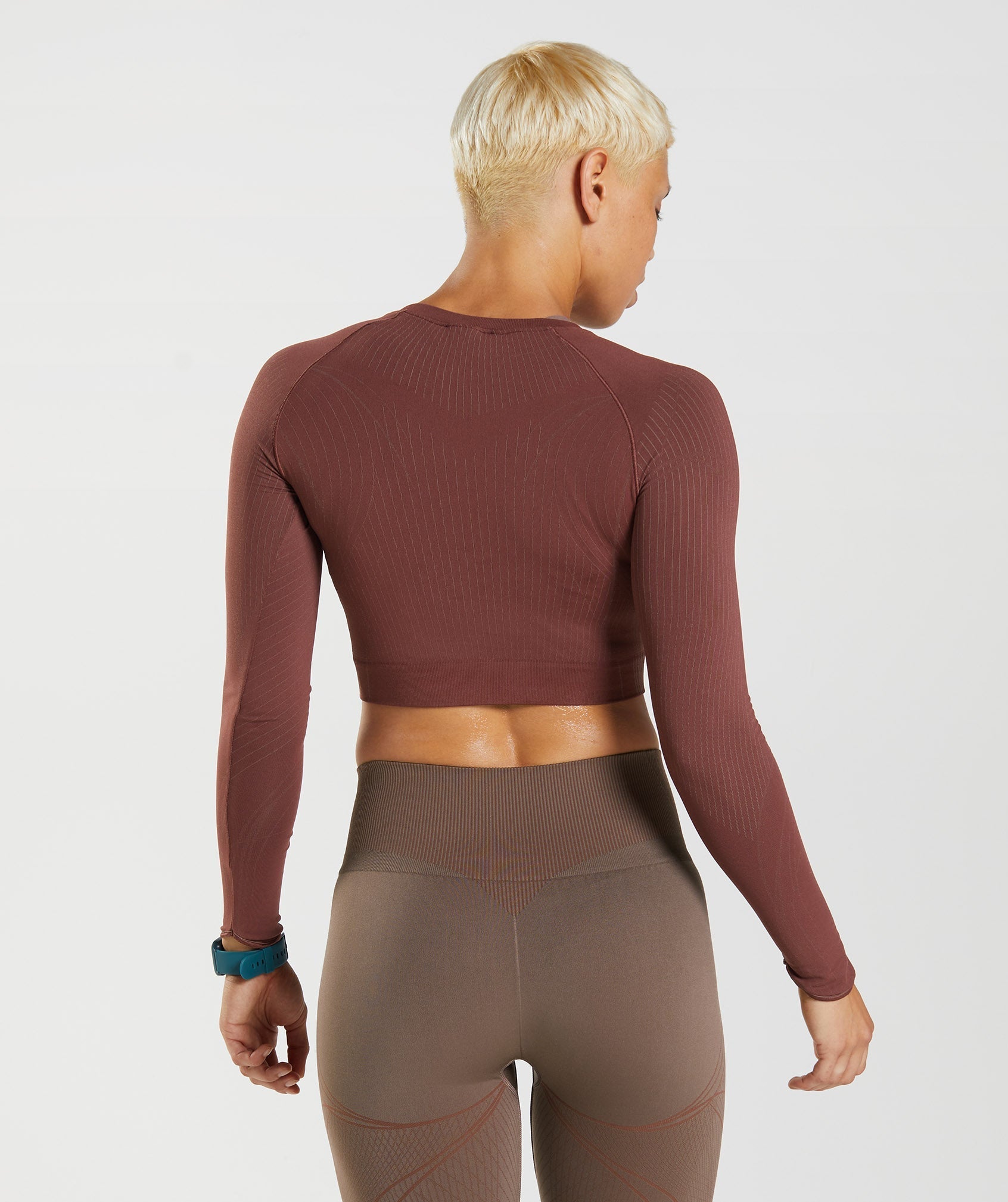 gymshark-apex-seamless-crop-top-cherry-brown-truffle-brown-aw22