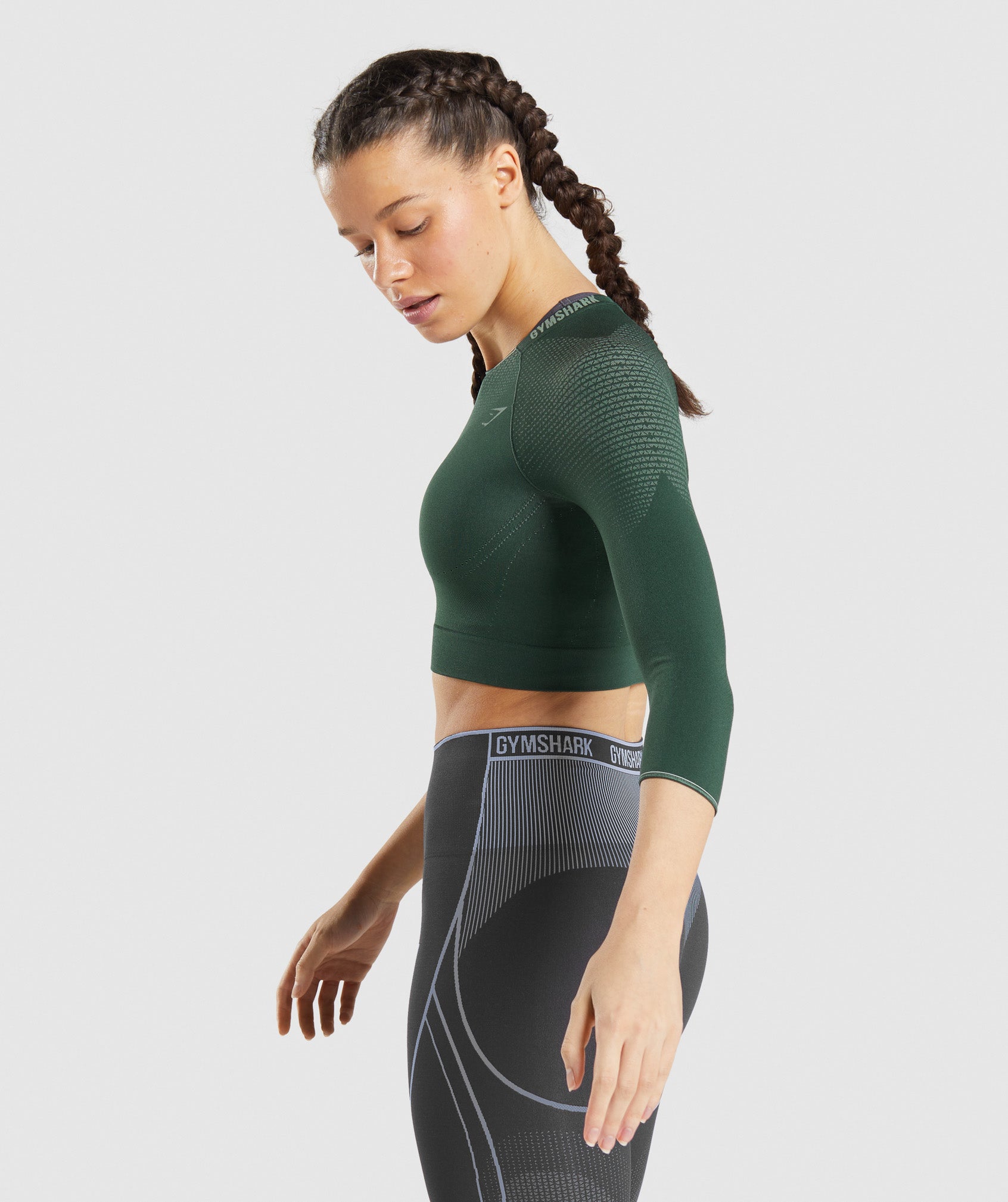 gymshark-apex-seamless-crop-top-obsidian-green-cucumber-green-ss22