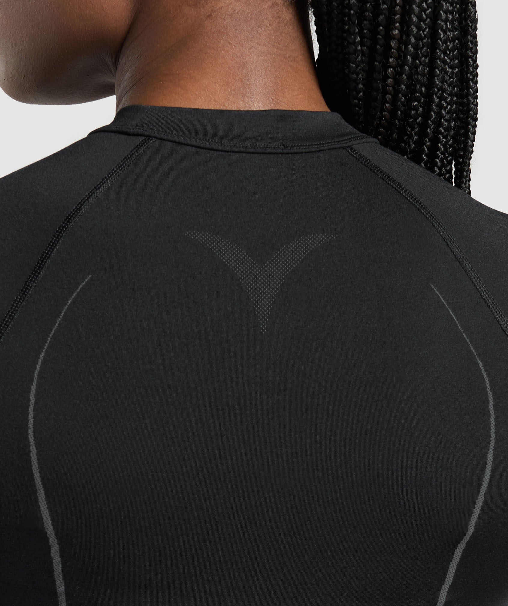 gymshark-apex-seamless-midi-t-shirt-black-graphite-grey-ss25