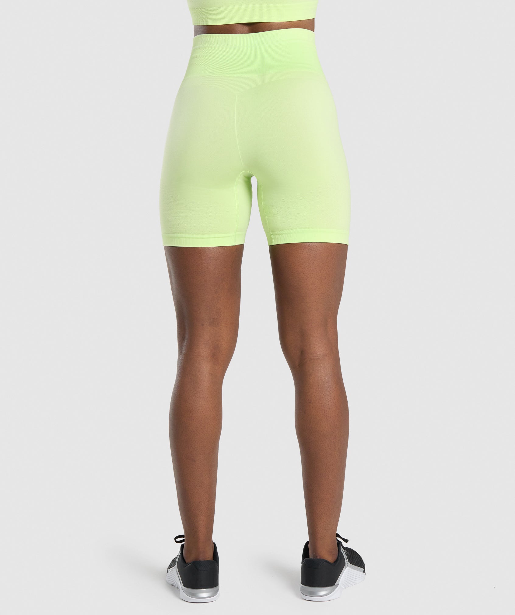 gymshark-apex-seamless-shorts-green-light-green