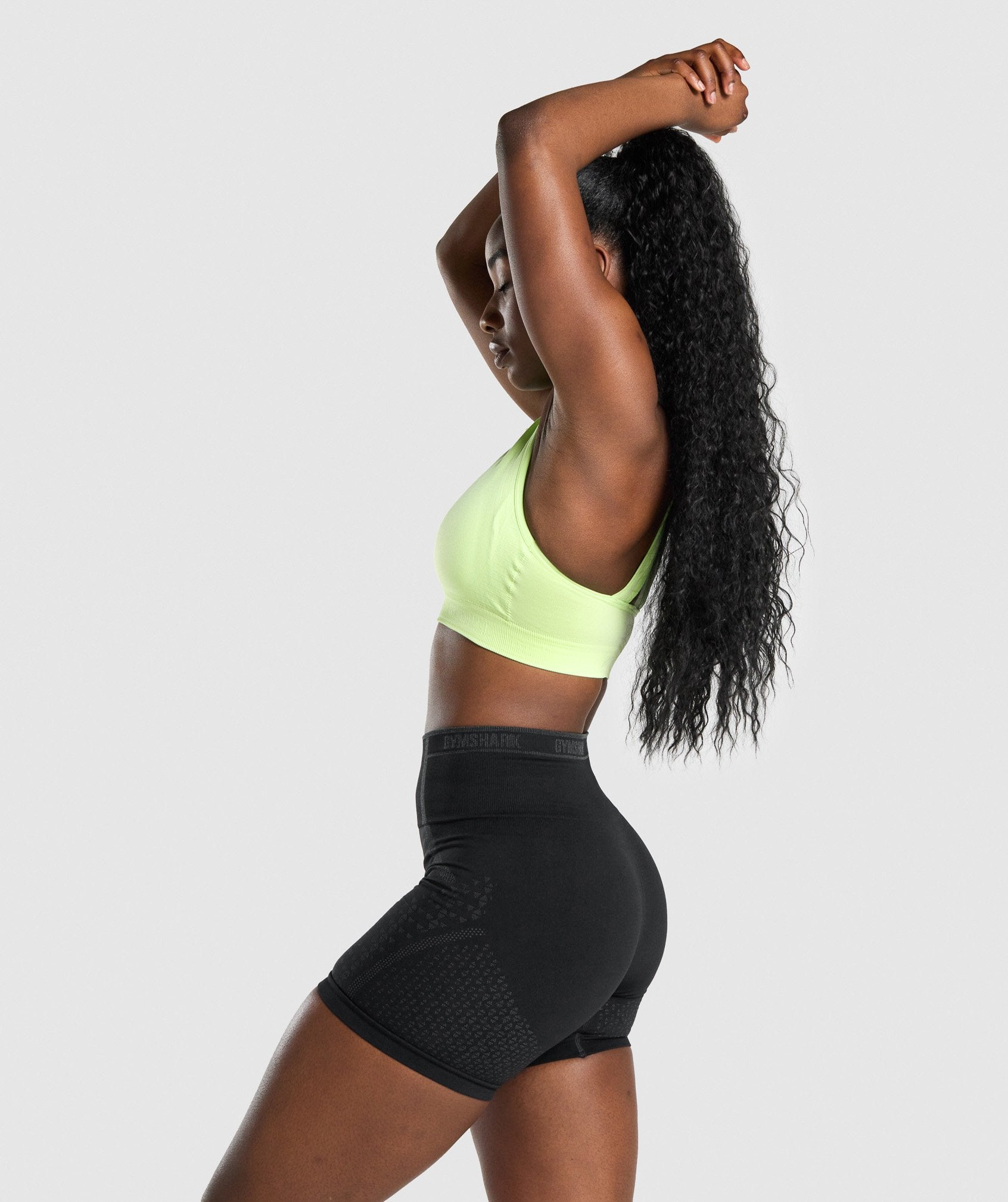 gymshark-apex-seamless-sports-bra-green-light-green