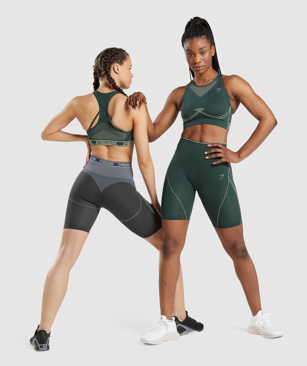 gymshark-apex-seamless-sports-bra-obsidian-green-cucumber-green-ss22