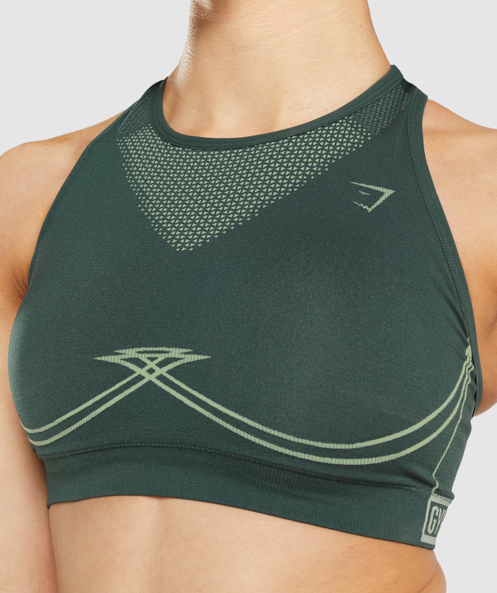 gymshark-apex-seamless-sports-bra-obsidian-green-cucumber-green-ss22