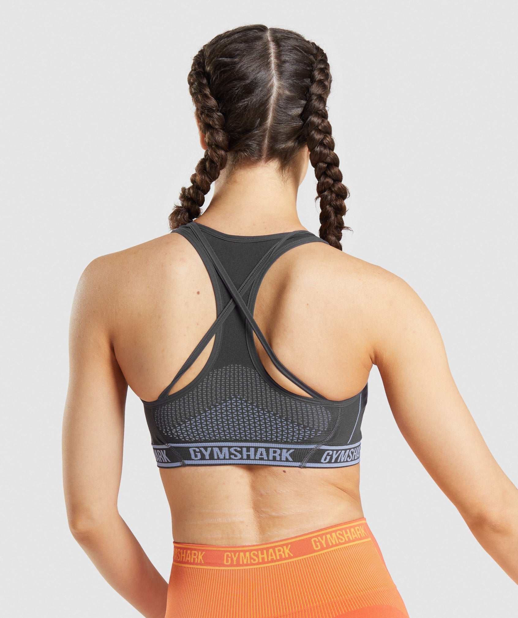 gymshark-apex-seamless-sports-bra-onyx-grey-lavender-blue-ss22
