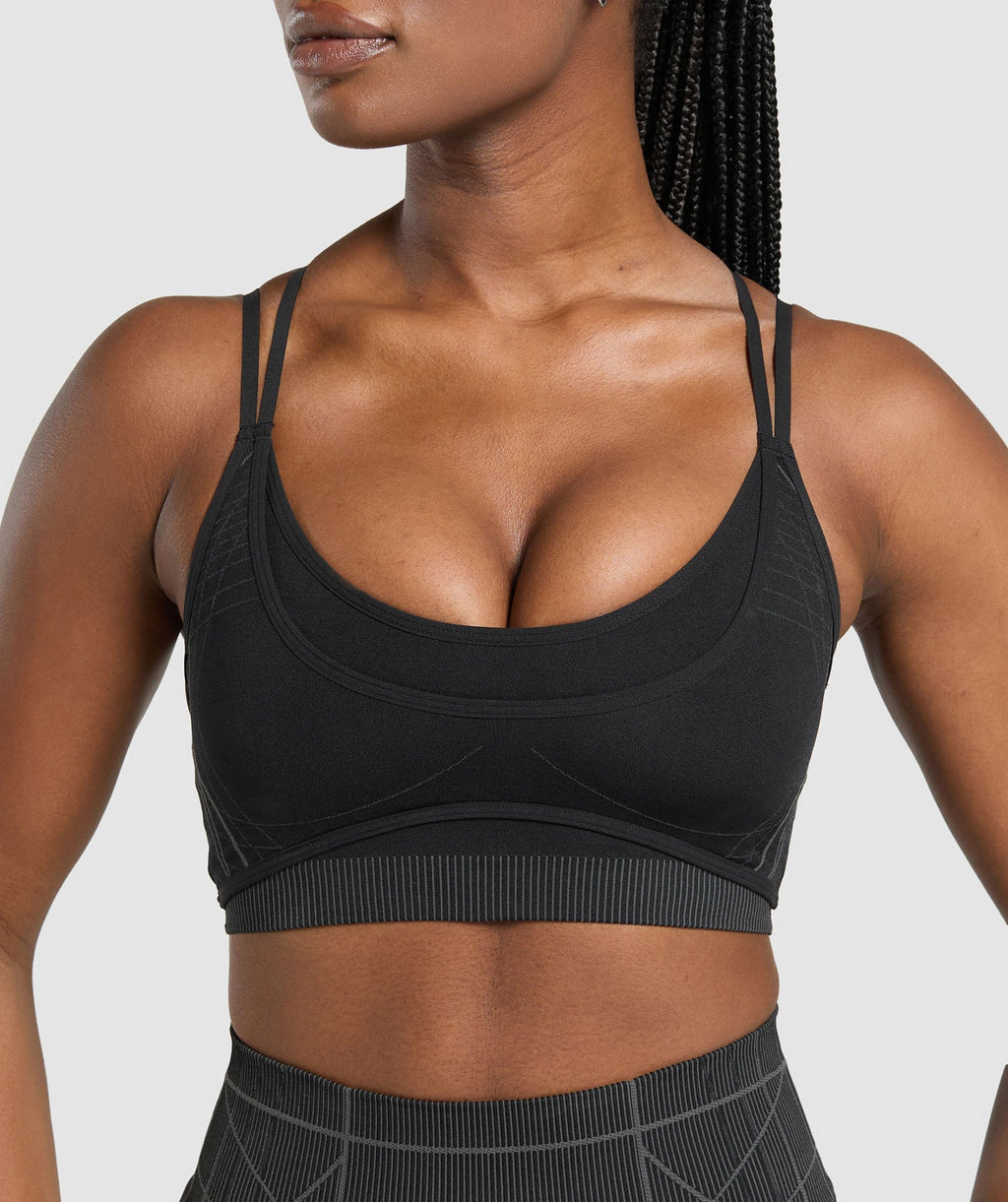 gymshark-apex-seamless-strappy-sports-bra-black-graphite-grey-ss25