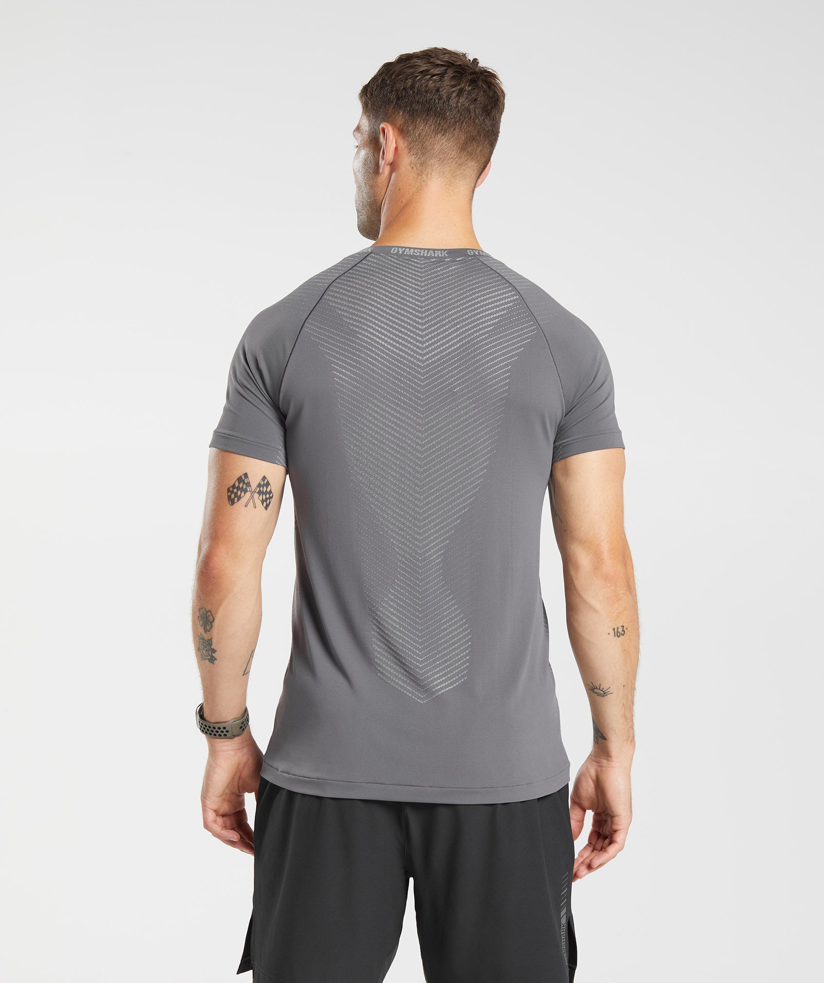 gymshark-apex-seamless-t-shirt-dark-grey-smokey-grey-aw23