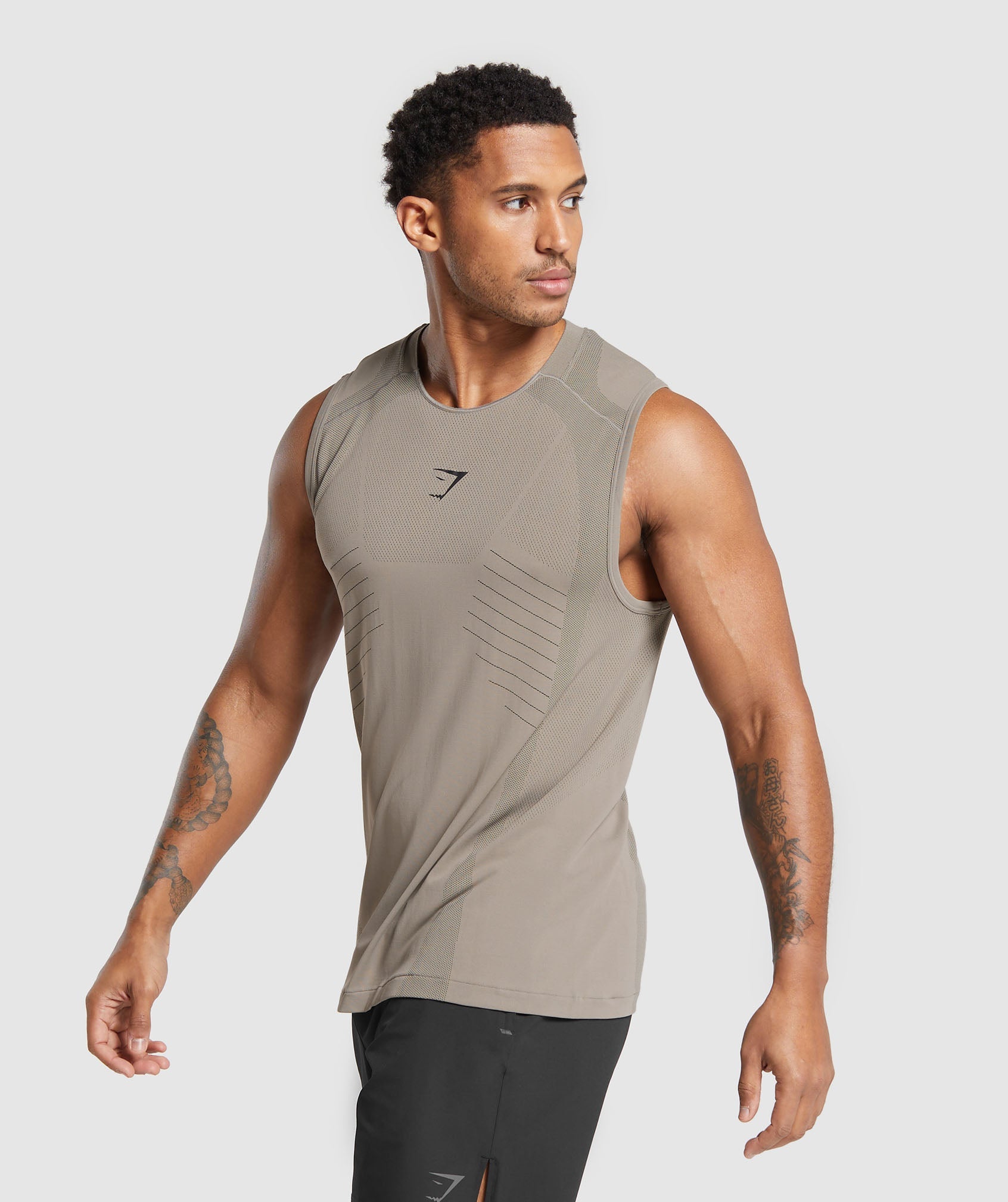 gymshark-apex-seamless-tank-linen-brown-black-ss24