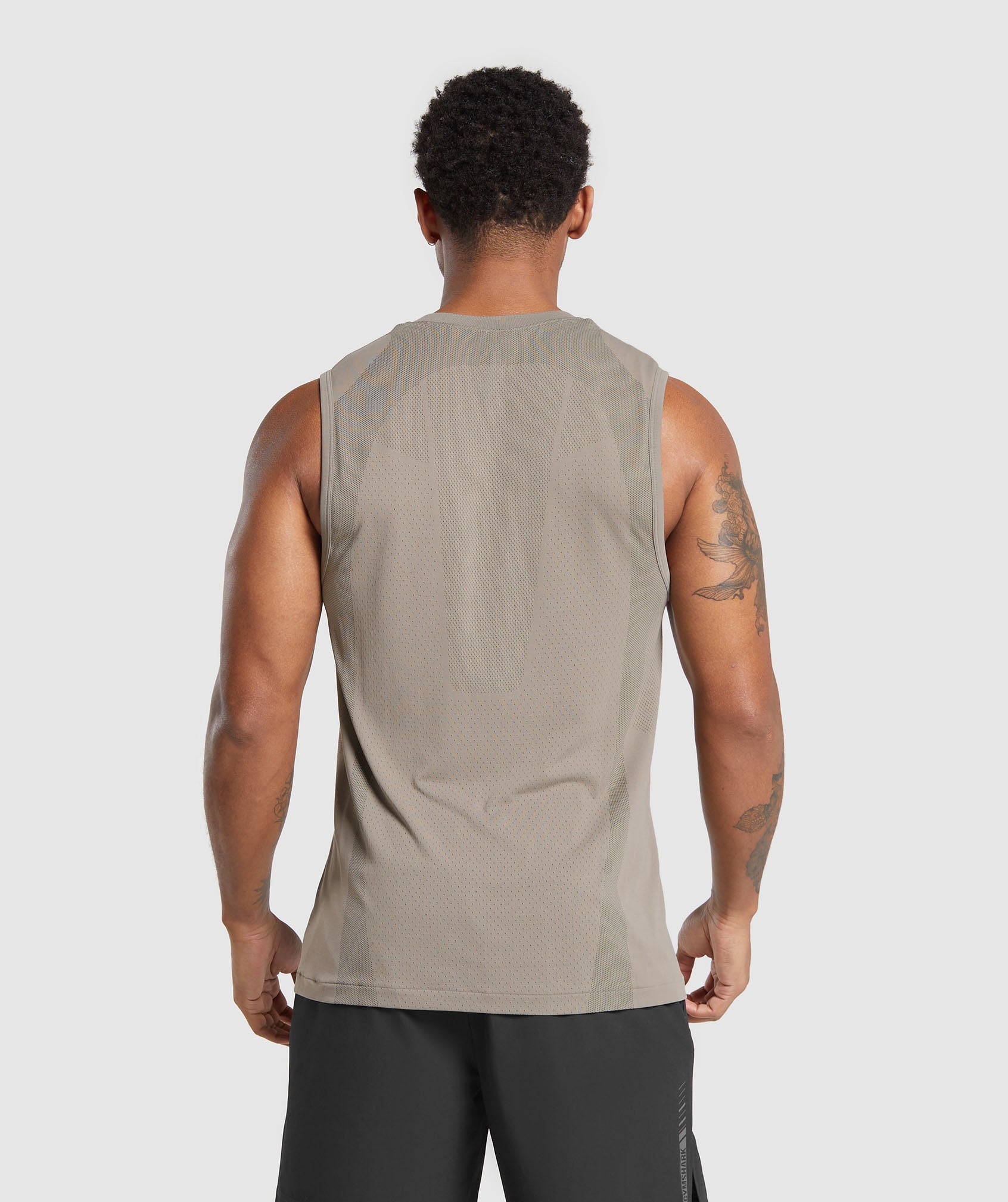 gymshark-apex-seamless-tank-linen-brown-black-ss24