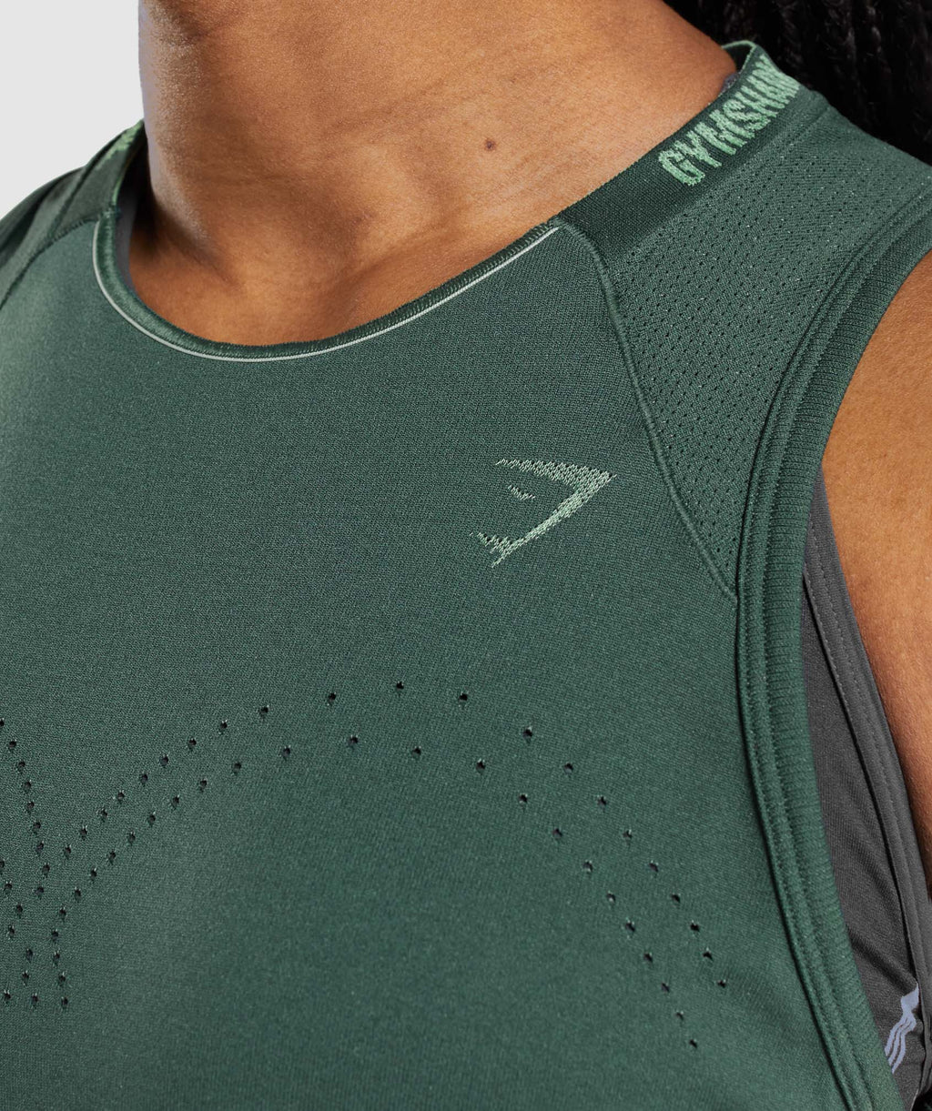 gymshark-apex-seamless-tank-obsidian-green-cucumber-green-ss22