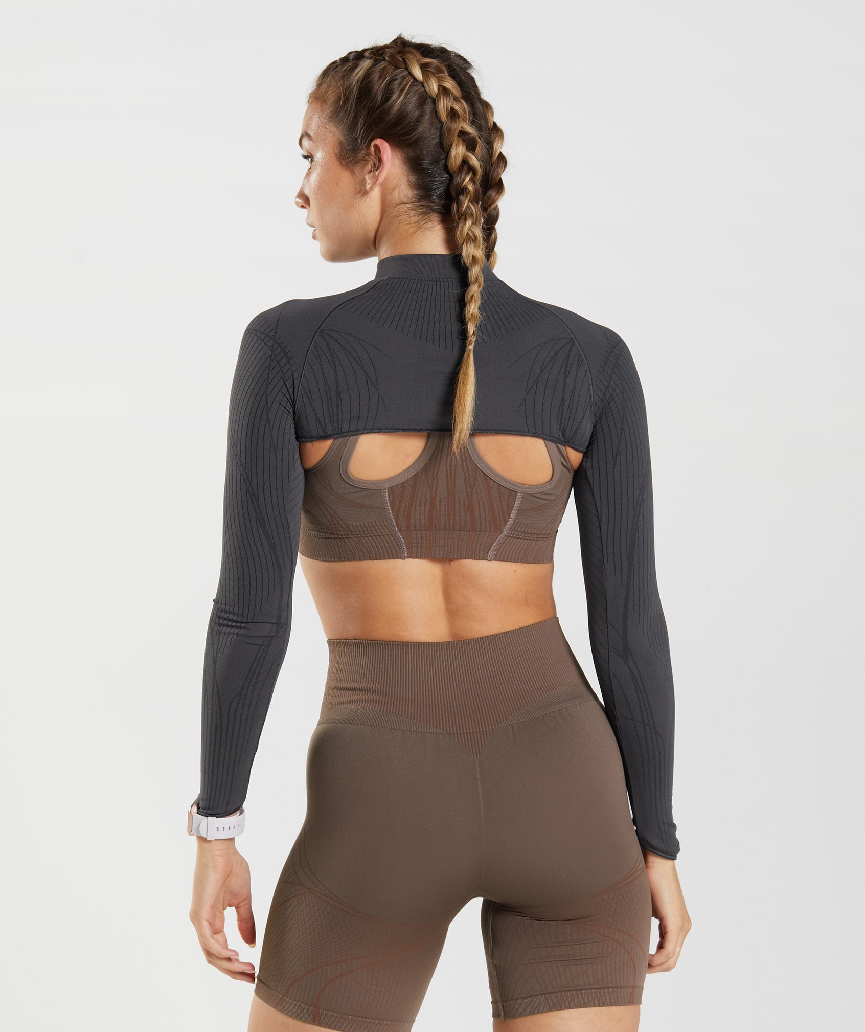 gymshark-apex-seamless-shrug-onyx-grey-black-aw22