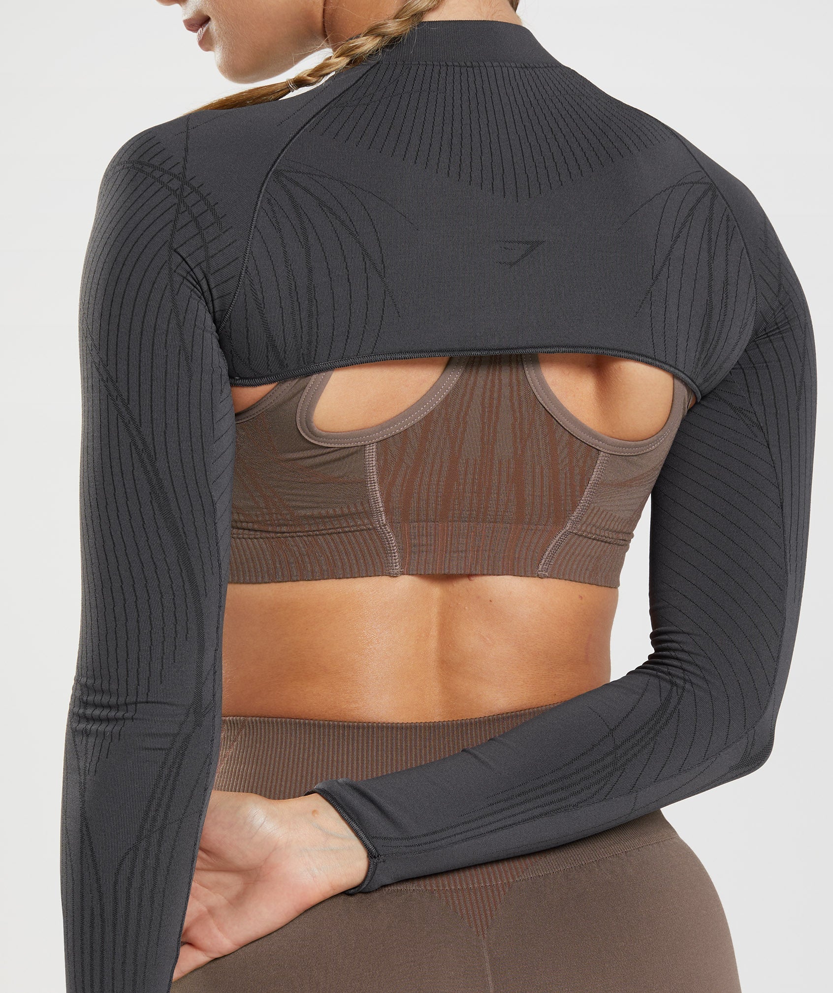 gymshark-apex-seamless-shrug-onyx-grey-black-aw22