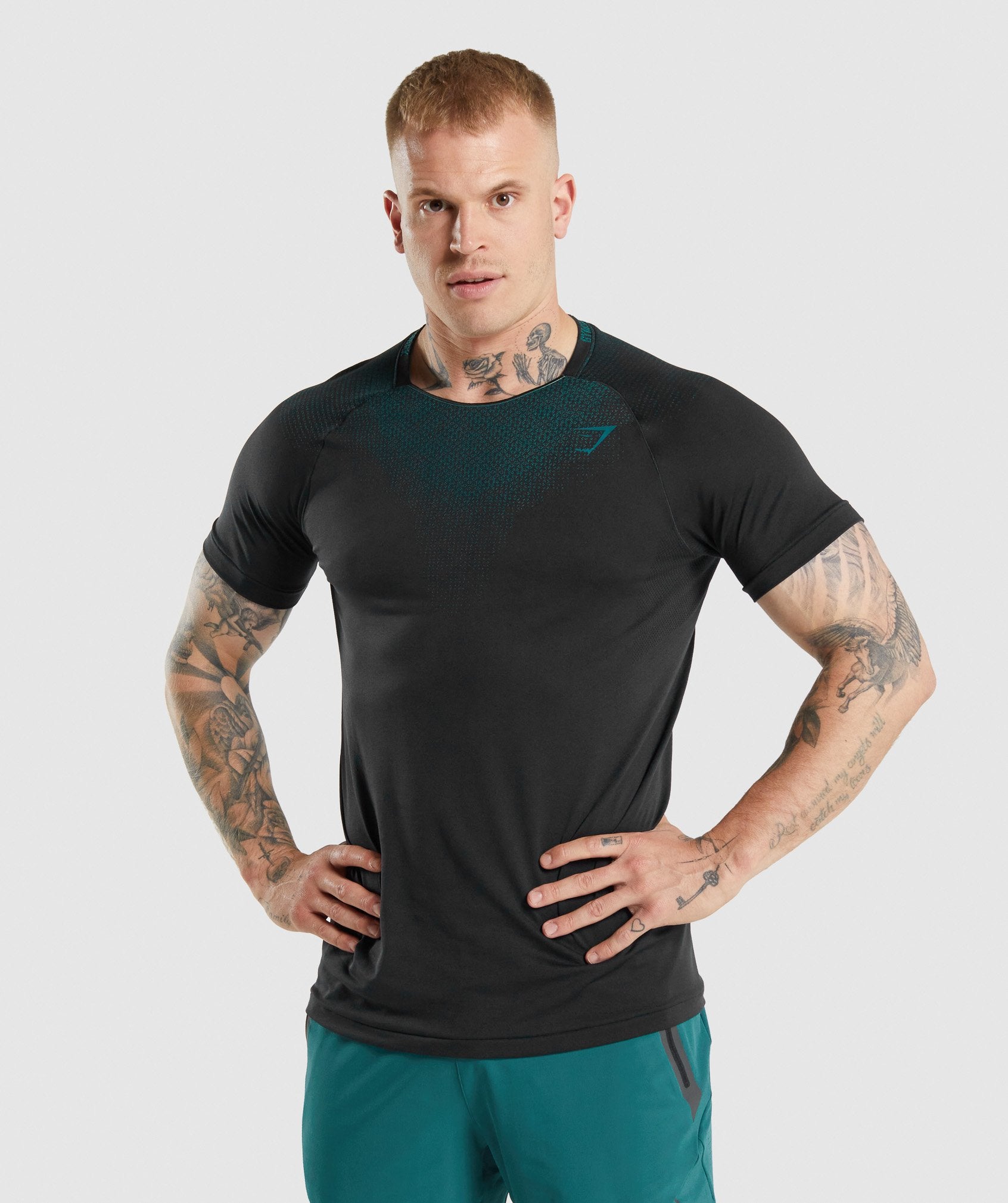gymshark-apex-contrast-t-shirt-black-teal-aw21