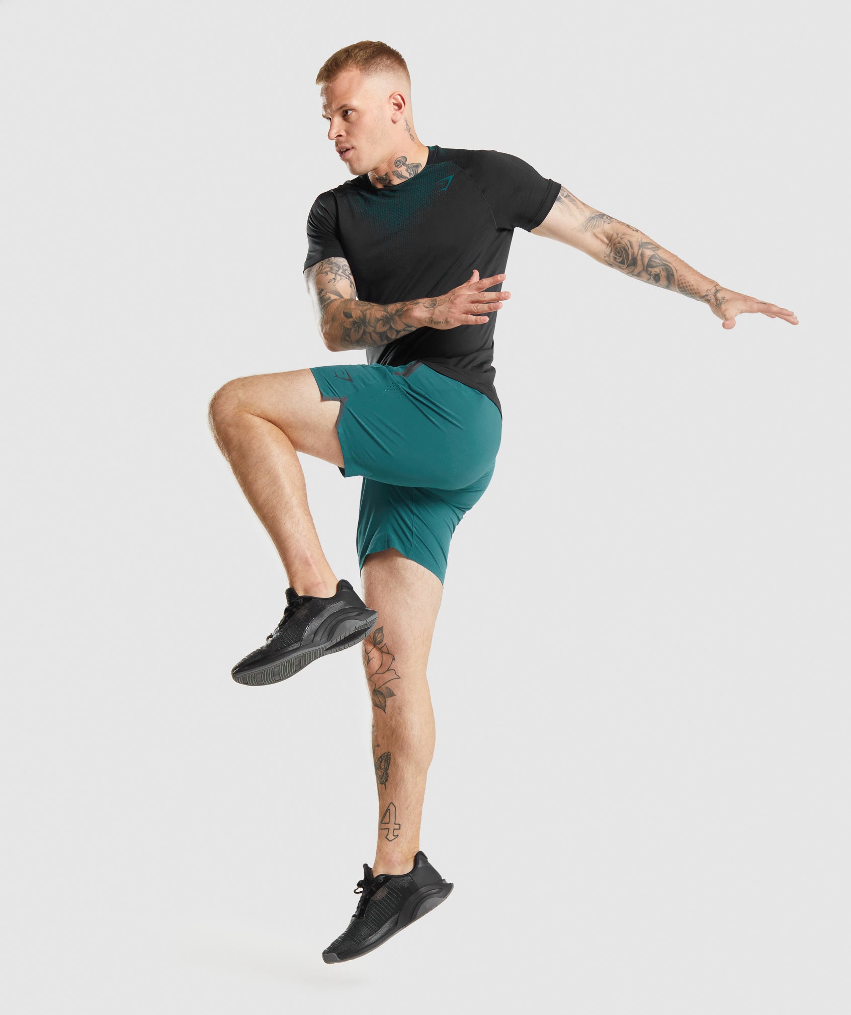 gymshark-apex-contrast-t-shirt-black-teal-aw21
