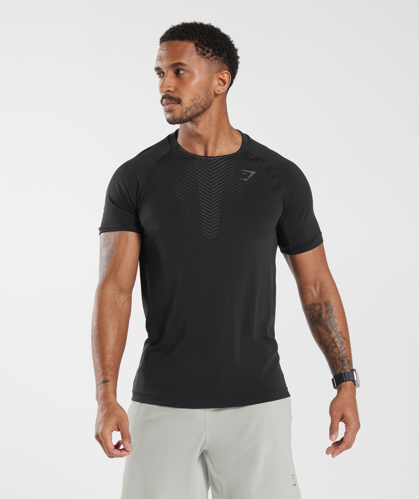gymshark-apex-seamless-t-shirt-black-silhouette-grey-ss23