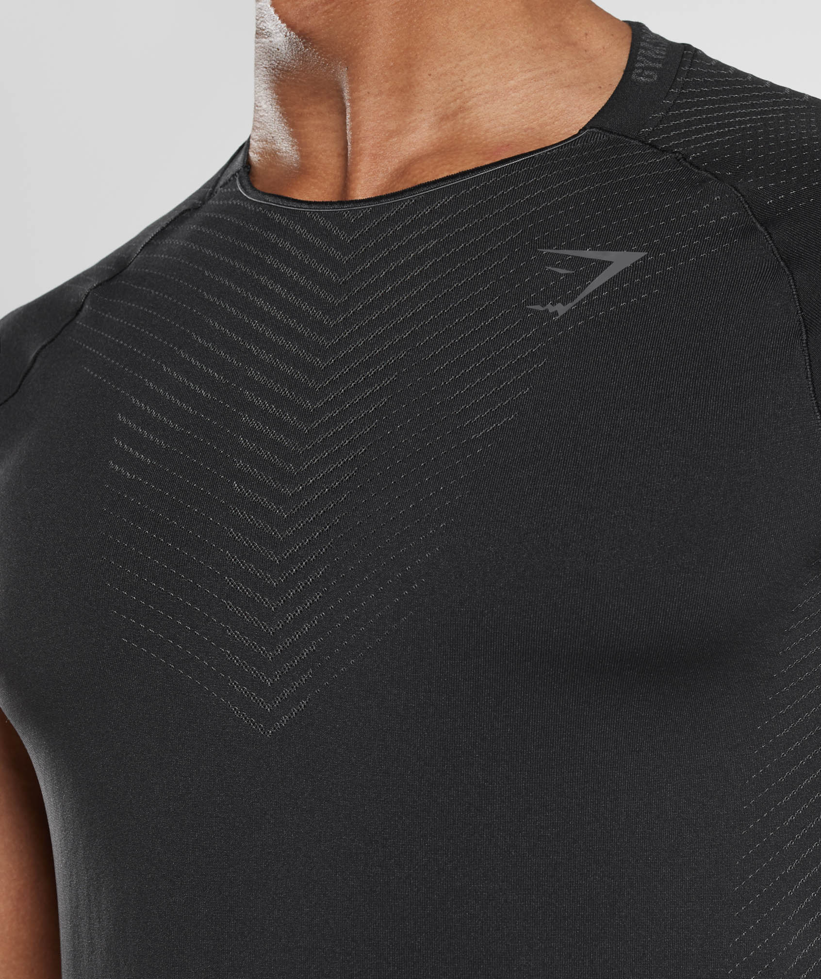 gymshark-apex-seamless-t-shirt-black-silhouette-grey-ss23