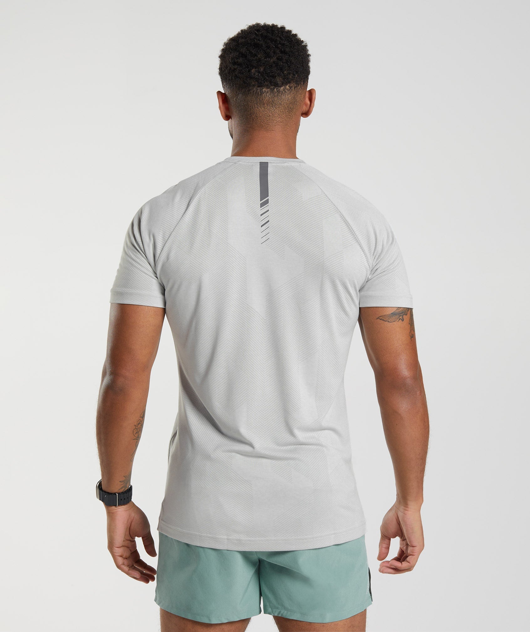 gymshark-apex-t-shirt-light-grey-smokey-grey-ss23