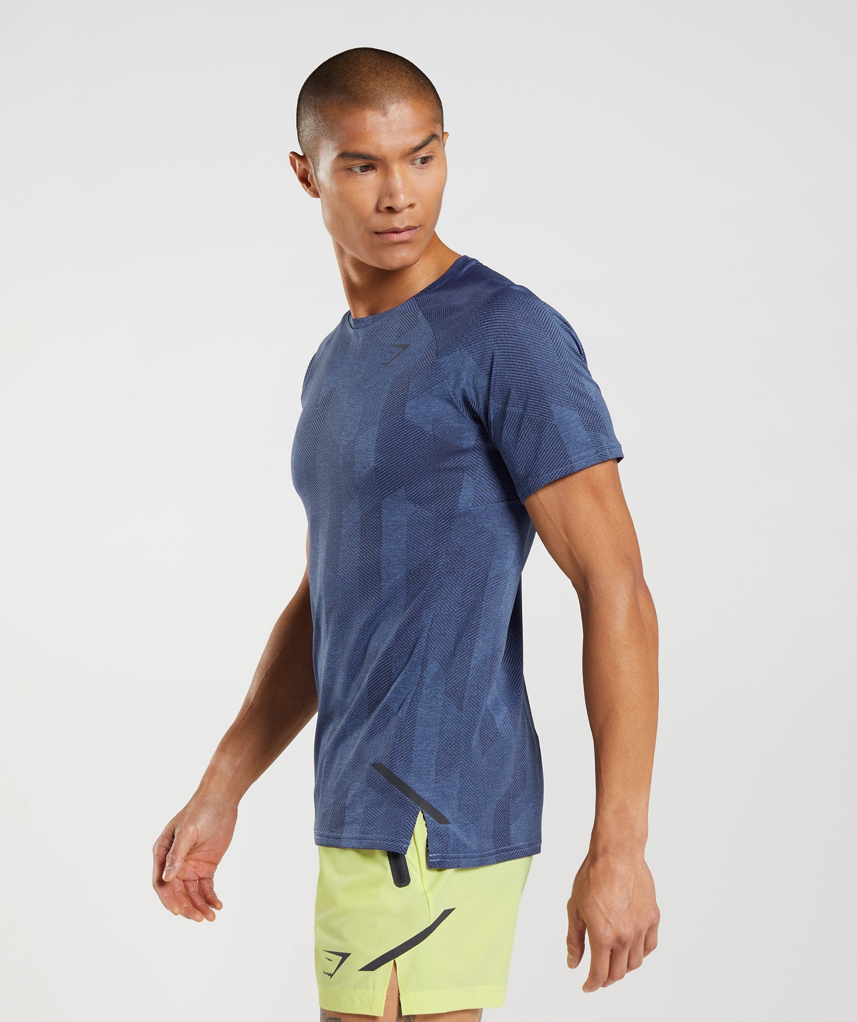 gymshark-apex-t-shirt-onyx-grey-court-blue-ss22
