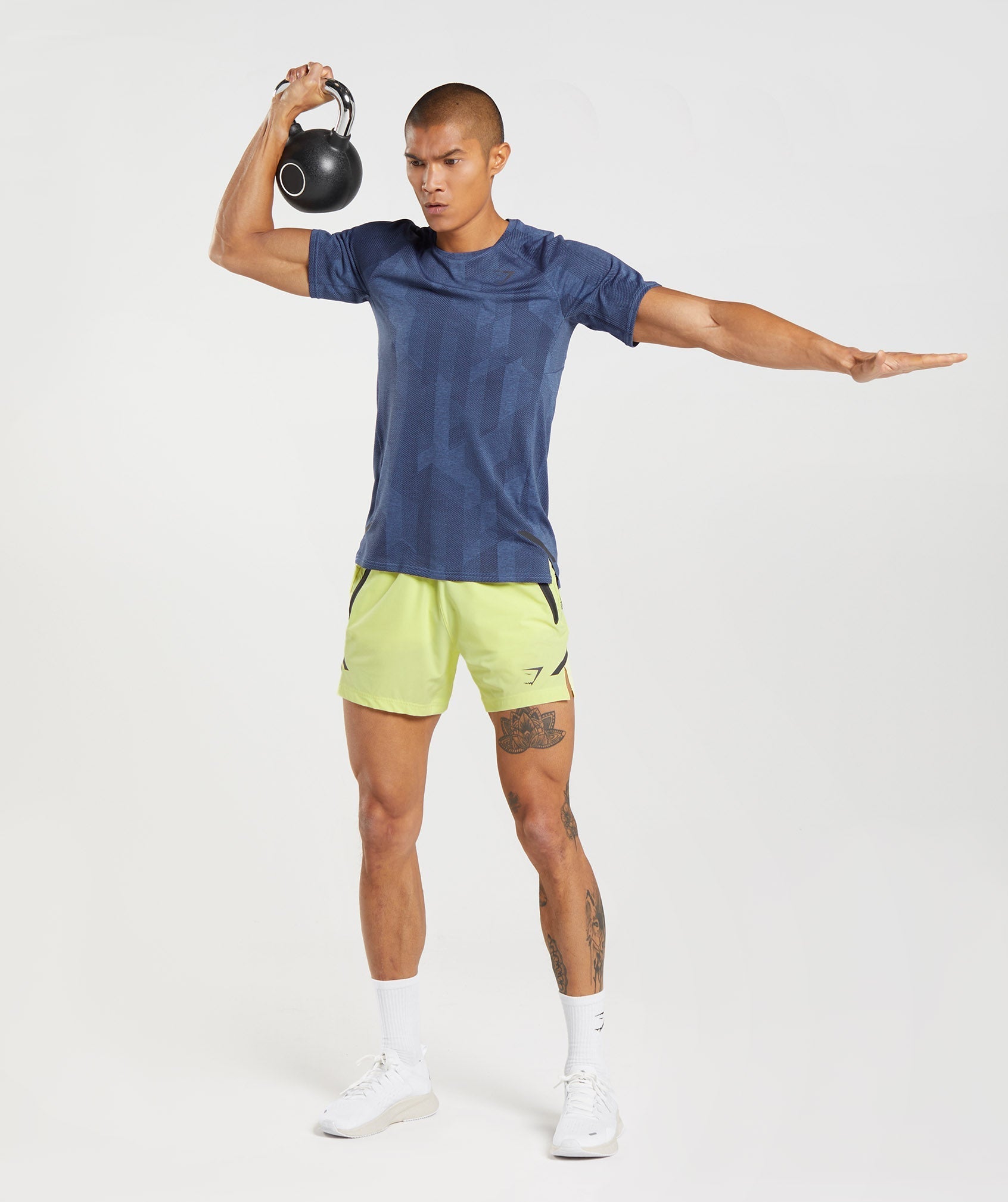 gymshark-apex-t-shirt-onyx-grey-court-blue-ss22