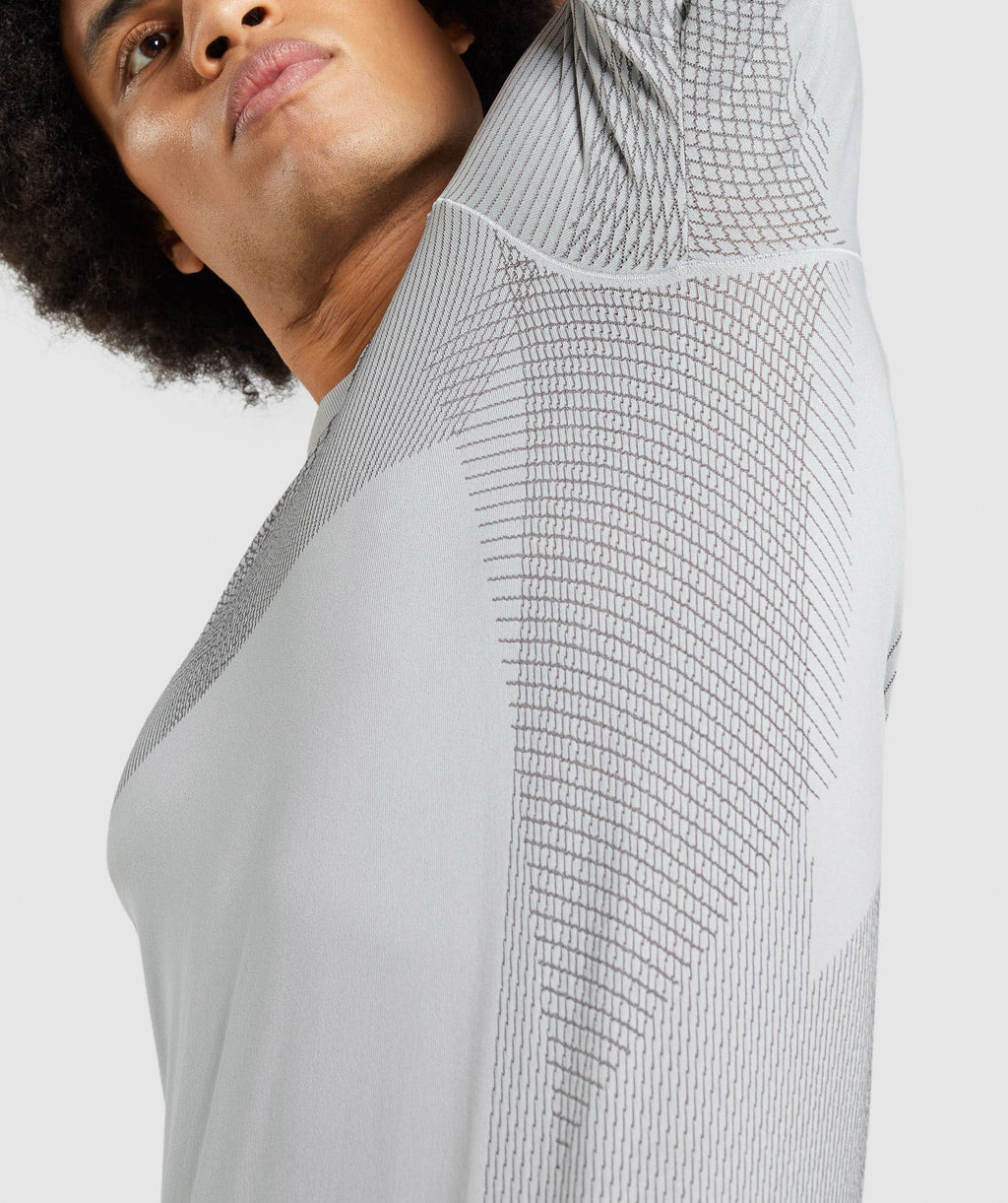 gymshark-apex-seamless-t-shirt-light-grey-onyx-grey-ss22