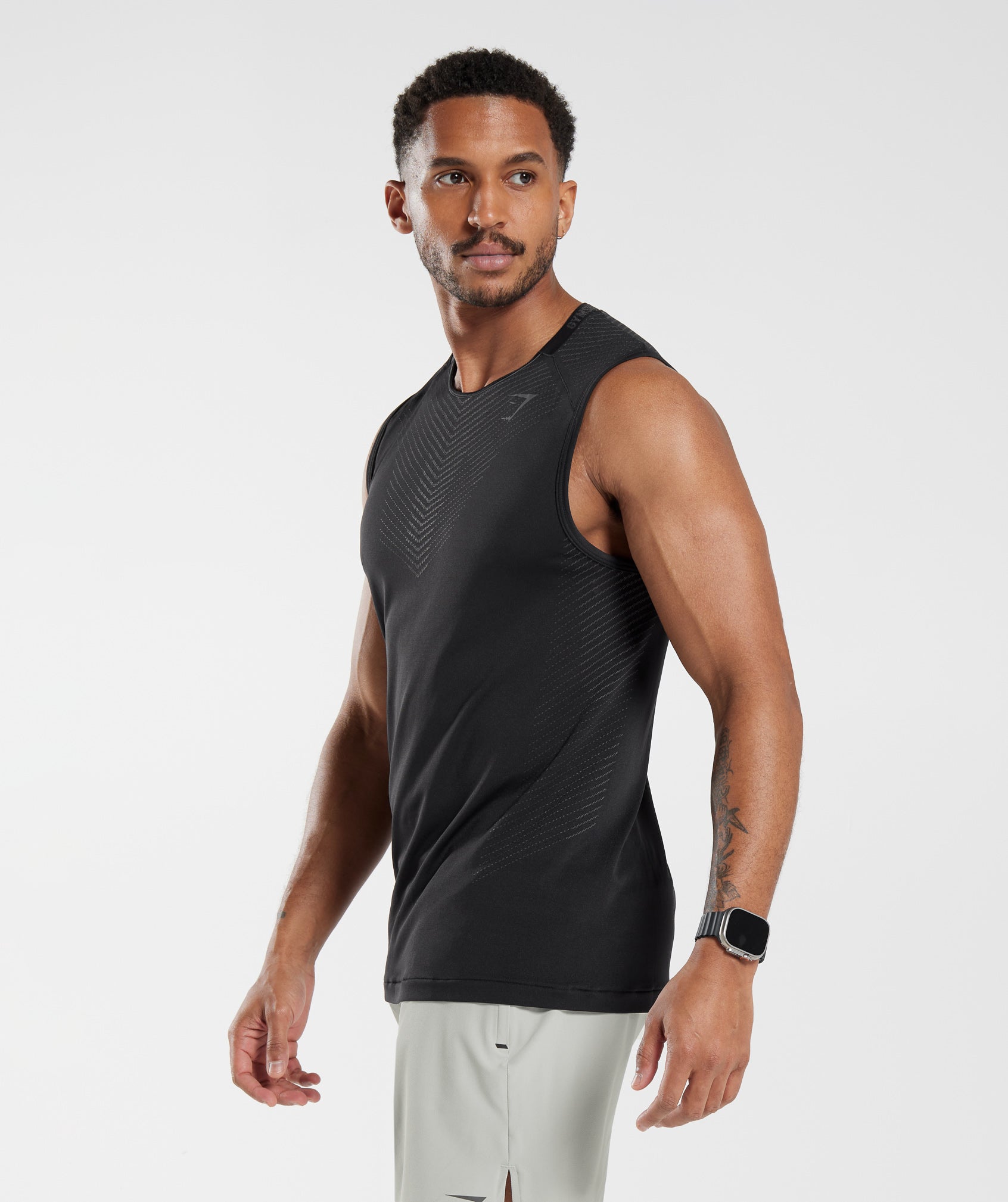 gymshark-apex-tank-black-silhouette-grey-ss23