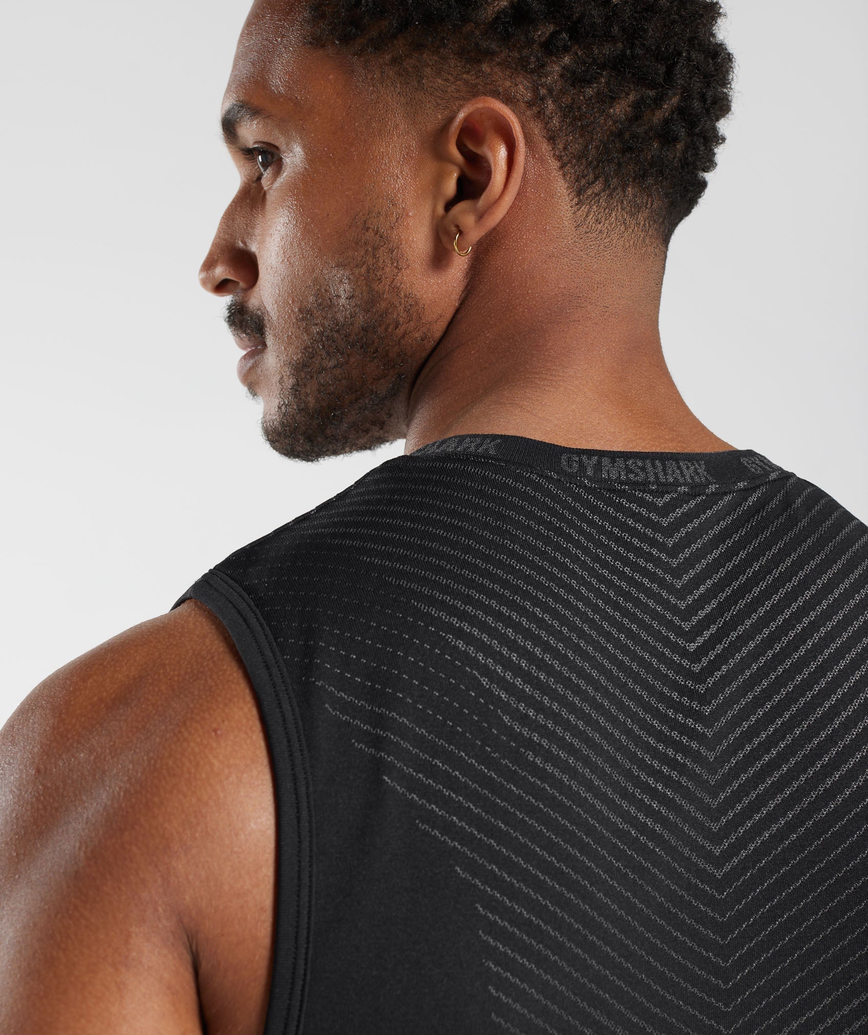 gymshark-apex-tank-black-silhouette-grey-ss23