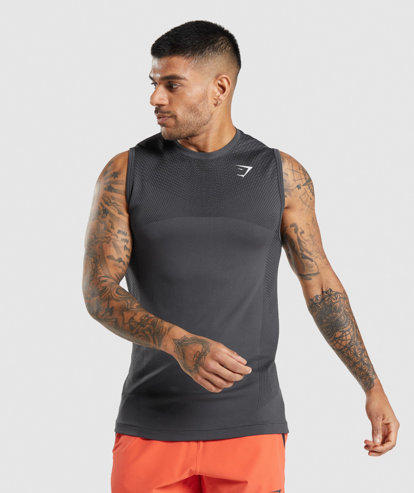 gymshark-apex-seamless-tank-onyx-grey-black-ss22
