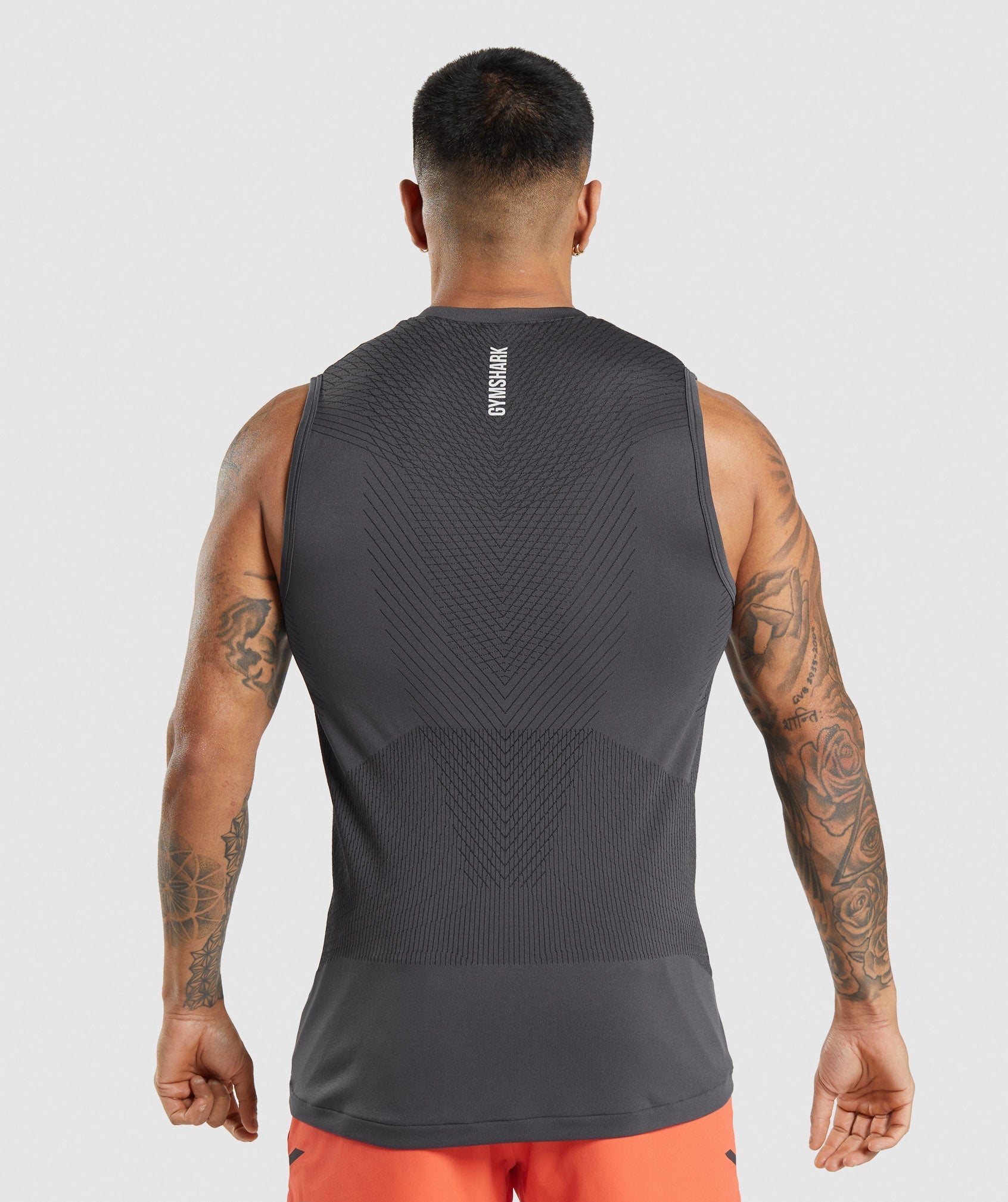 gymshark-apex-seamless-tank-onyx-grey-black-ss22