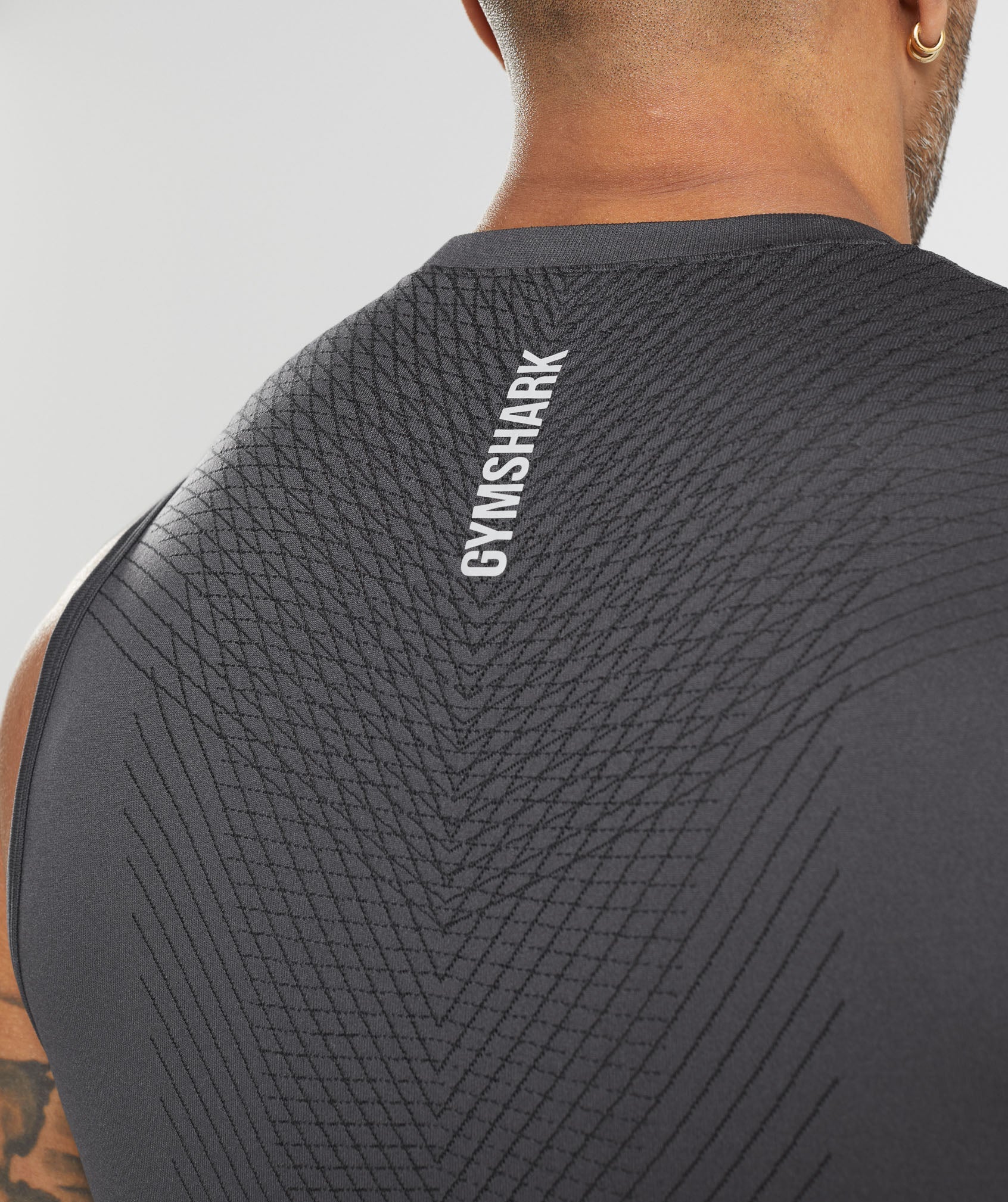 gymshark-apex-seamless-tank-onyx-grey-black-ss22