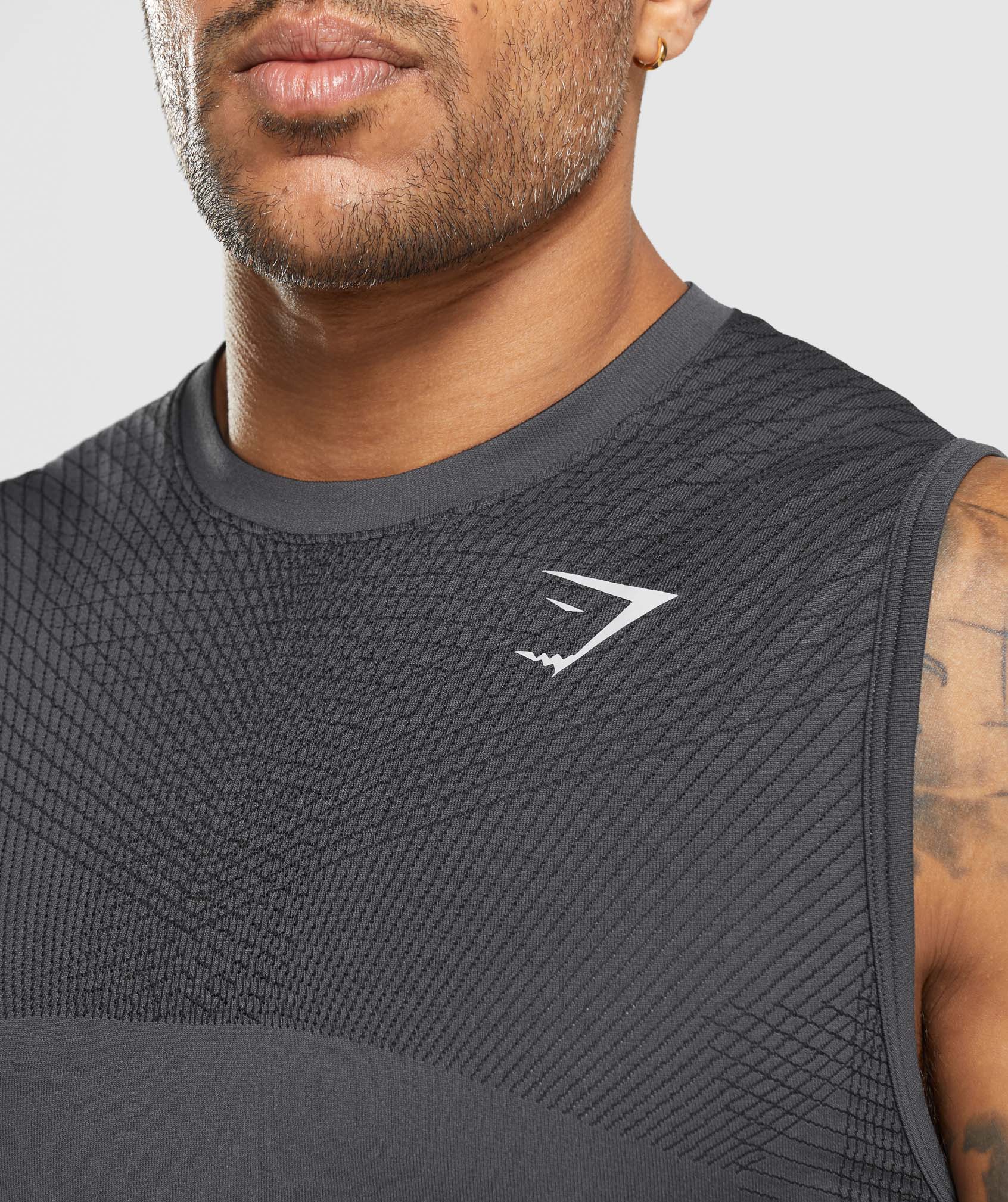 gymshark-apex-seamless-tank-onyx-grey-black-ss22