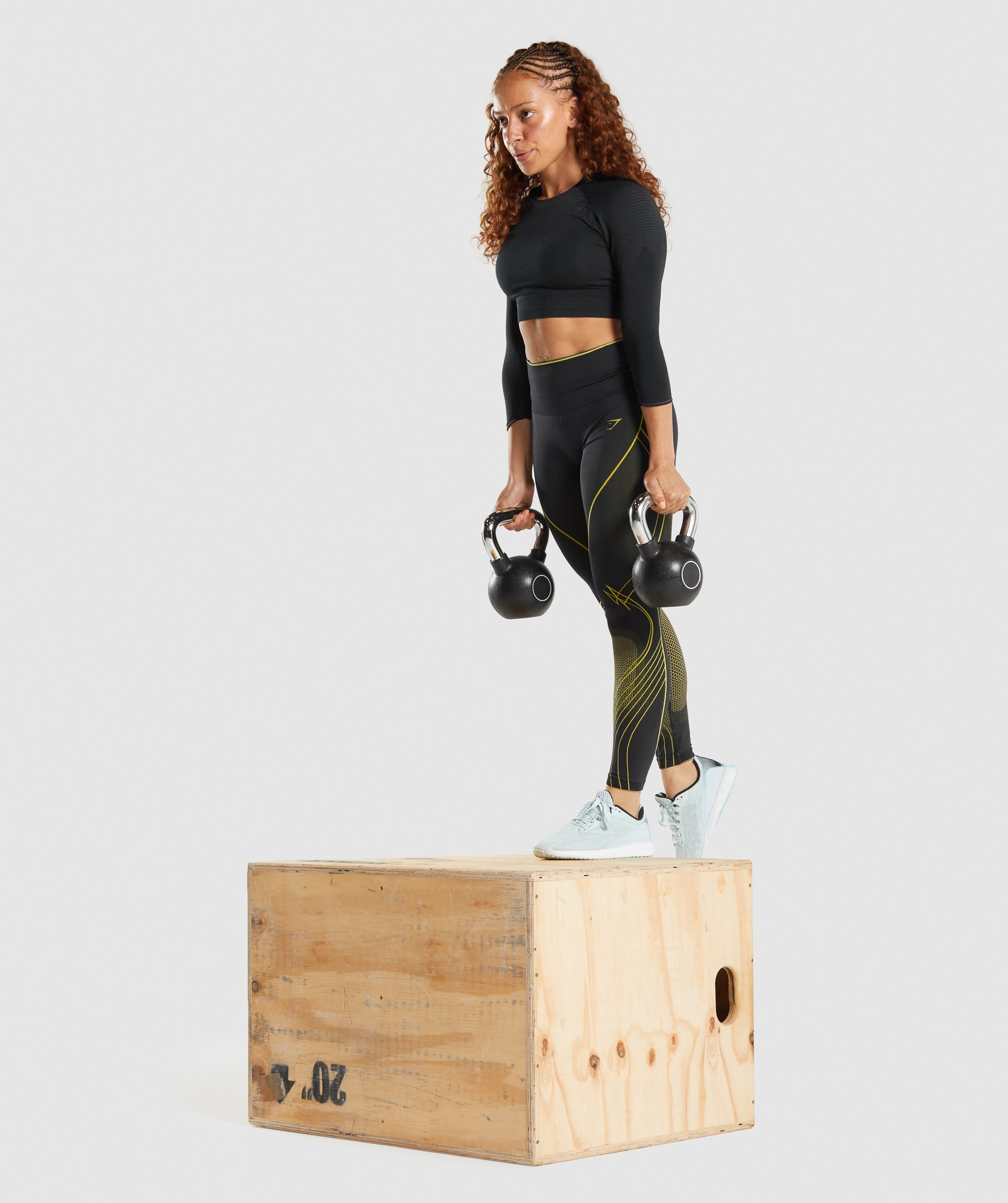 gymshark-apex-seamless-crop-top-black-aw21