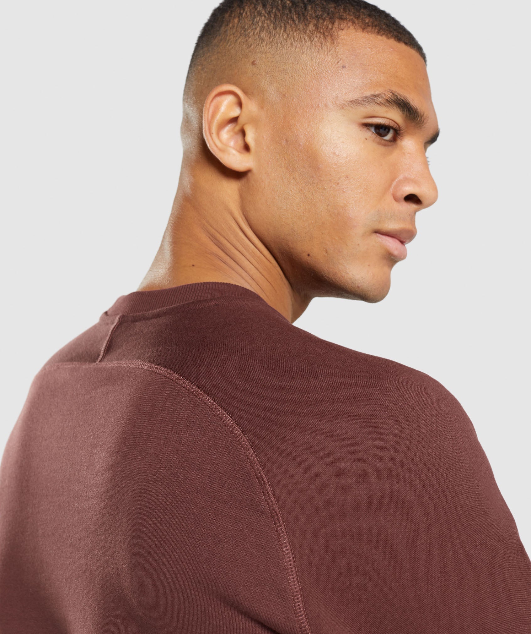 gymshark-apollo-crew-cherry-brown-ss22