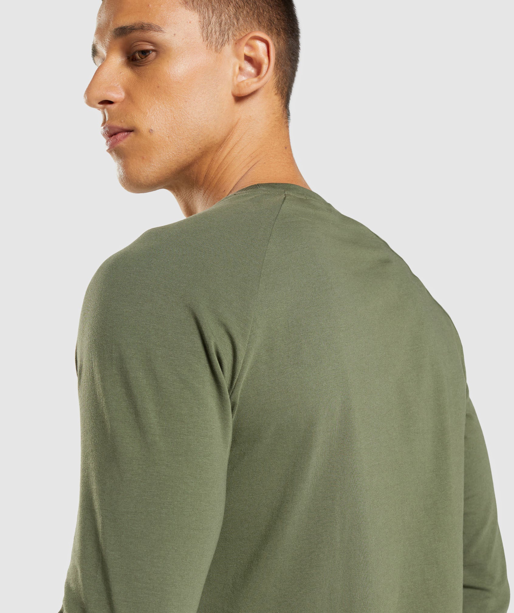 gymshark-apollo-long-sleeve-t-shirt-core-olive-ss22