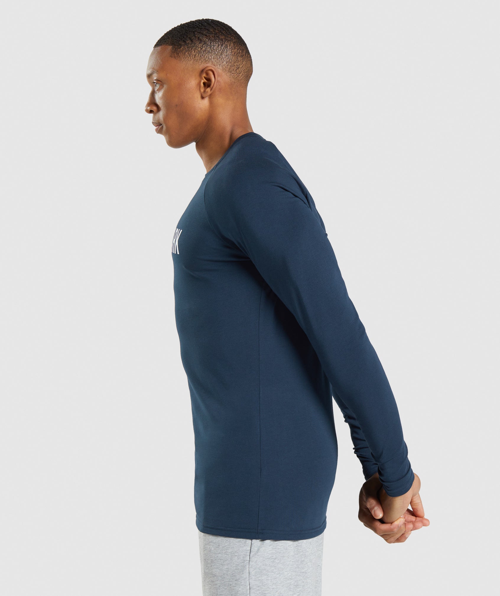 gymshark-apollo-muscle-fit-long-sleeve-t-shirt-navy-ss22