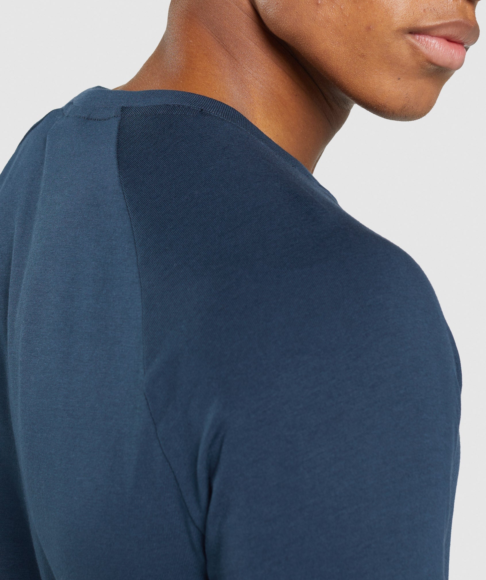 gymshark-apollo-muscle-fit-long-sleeve-t-shirt-navy-ss22