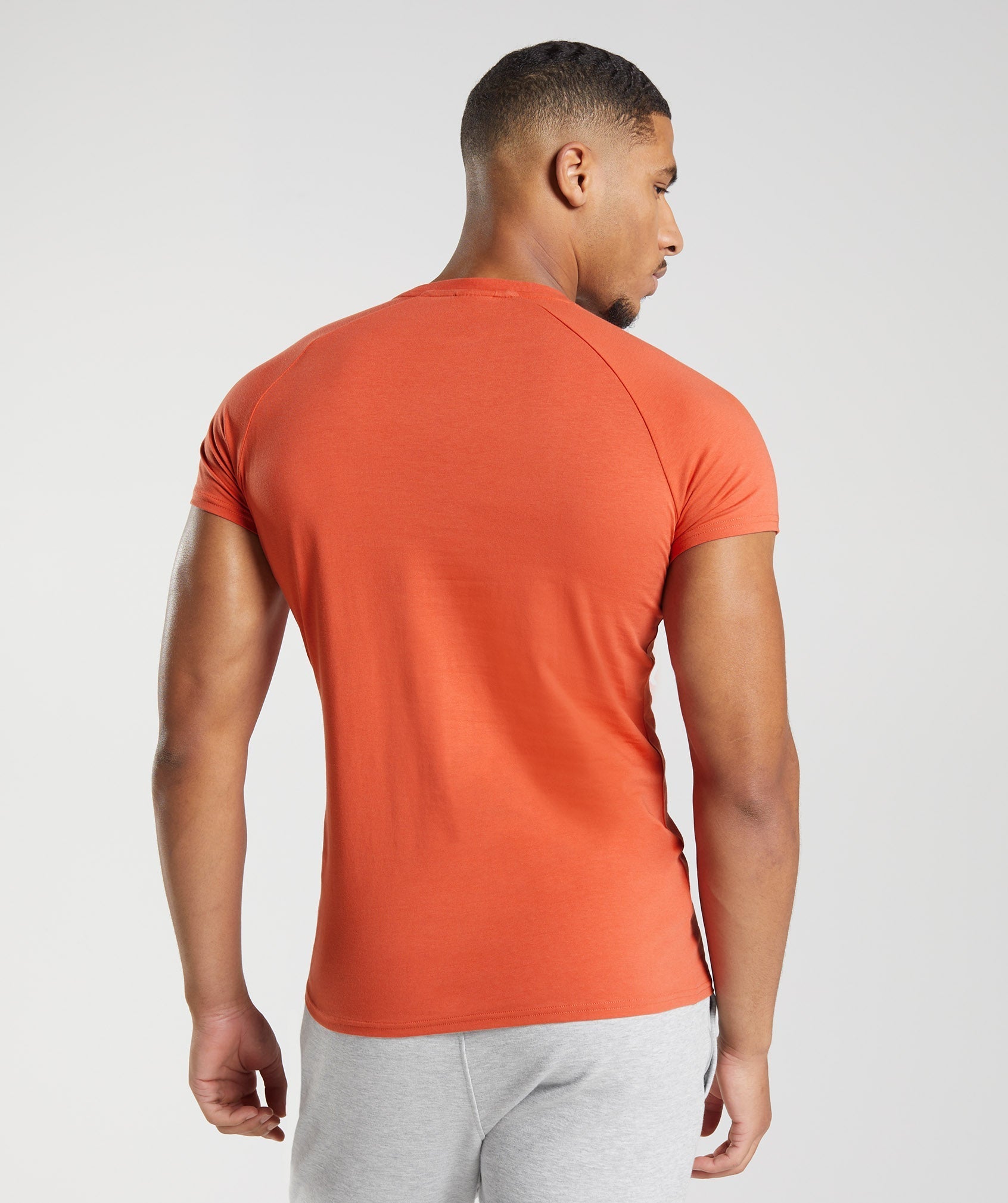 gymshark-apollo-muscle-fit-t-shirt-storm-red-logo-aw22
