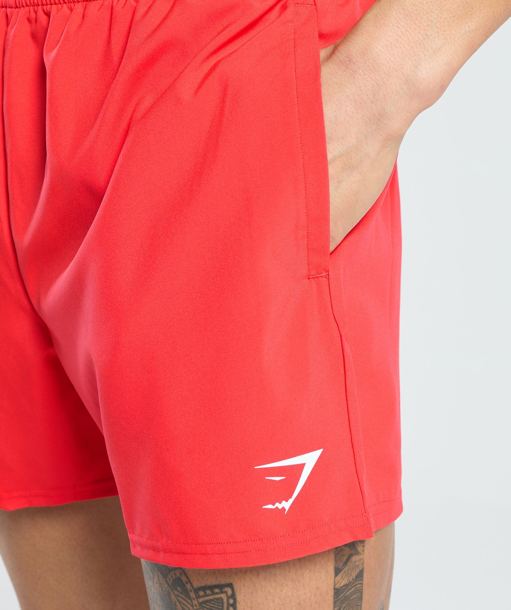 gymshark-arrival-5-shorts-pow-red-ss24