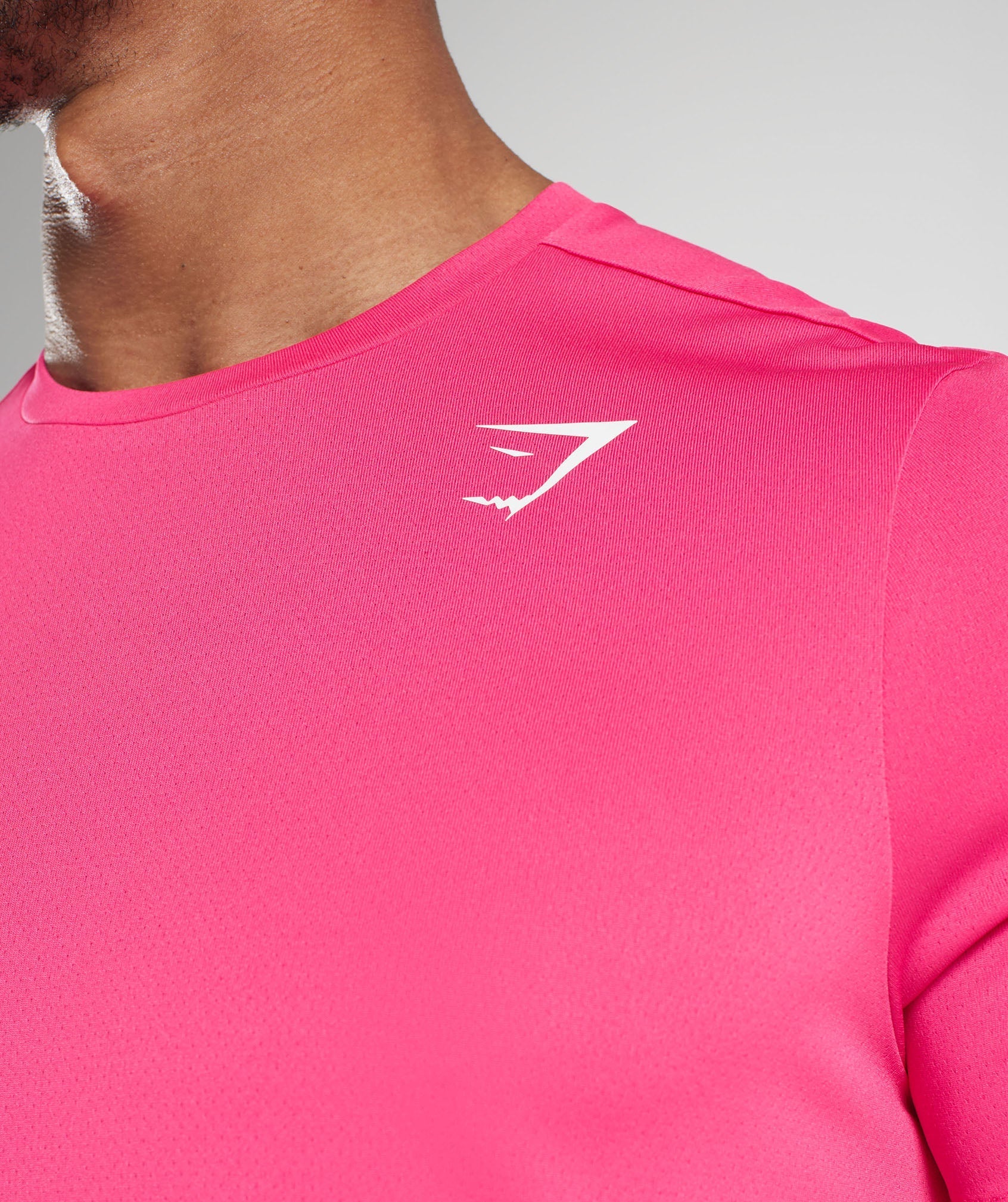 gymshark-arrival-t-shirt-bright-fuchsia-ss23