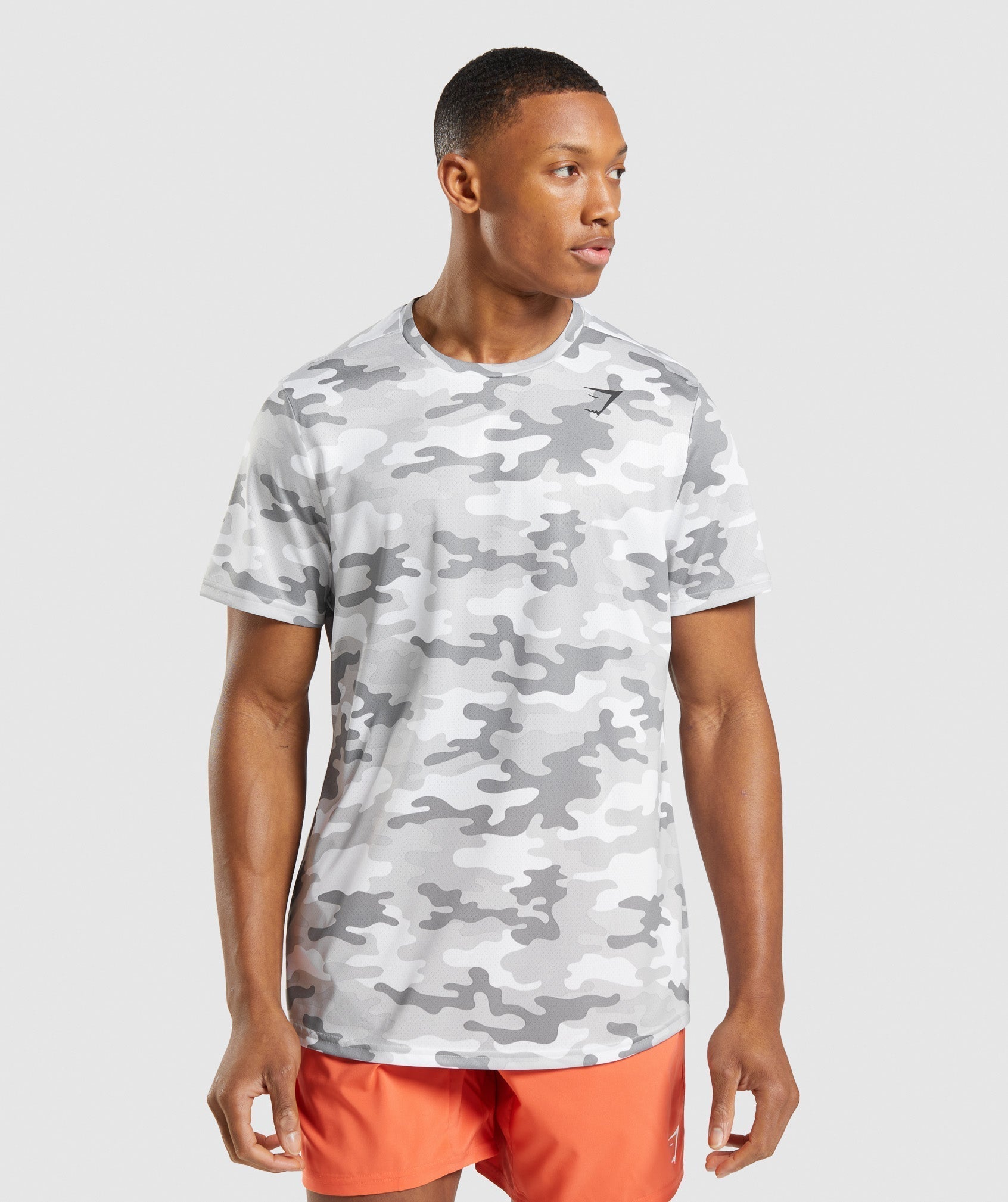 gymshark-arrival-t-shirt-light-grey-print-ss22