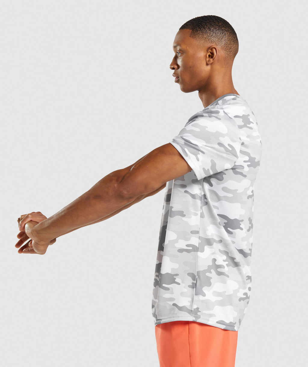 gymshark-arrival-t-shirt-light-grey-print-ss22