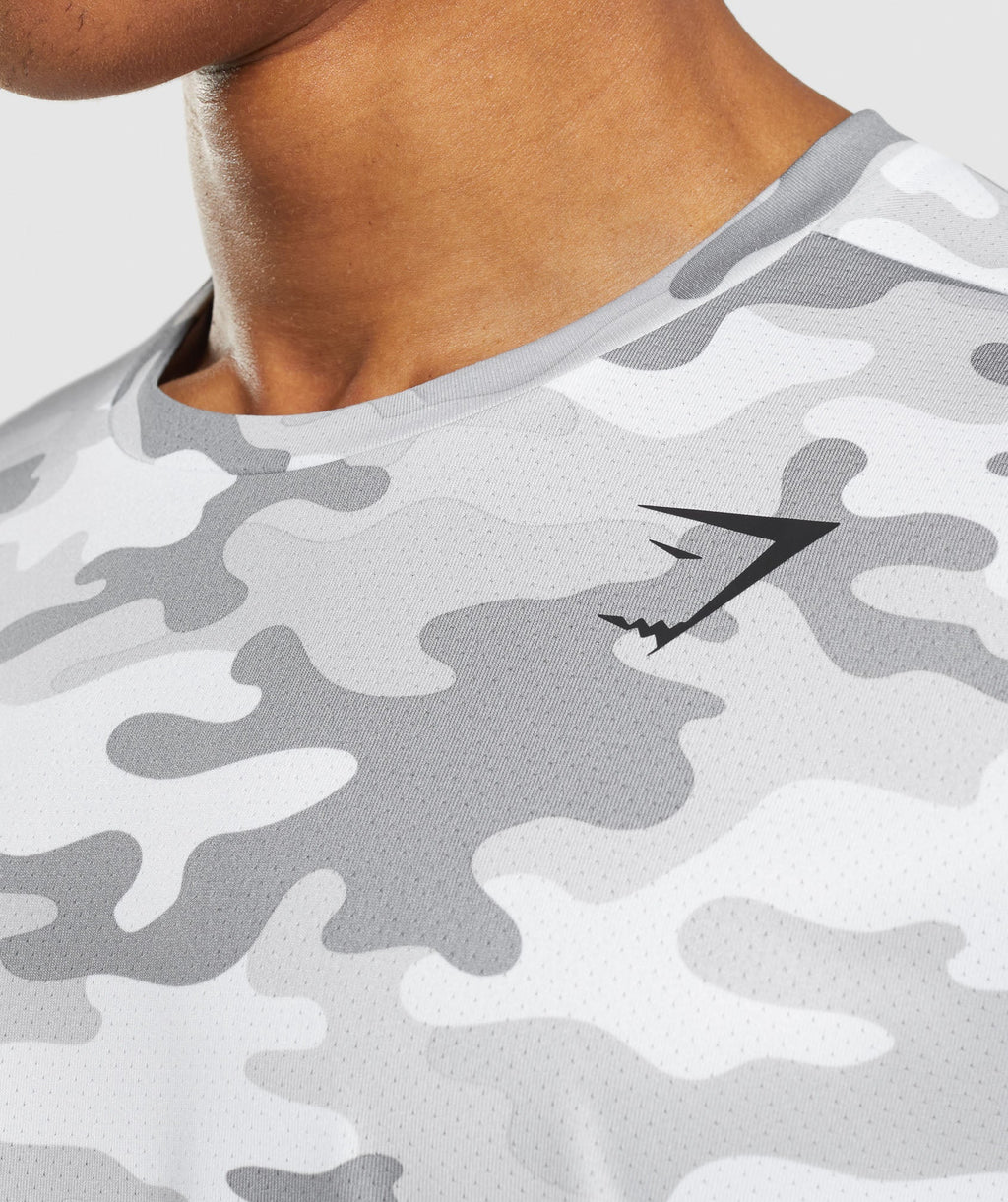 gymshark-arrival-t-shirt-light-grey-print-ss22