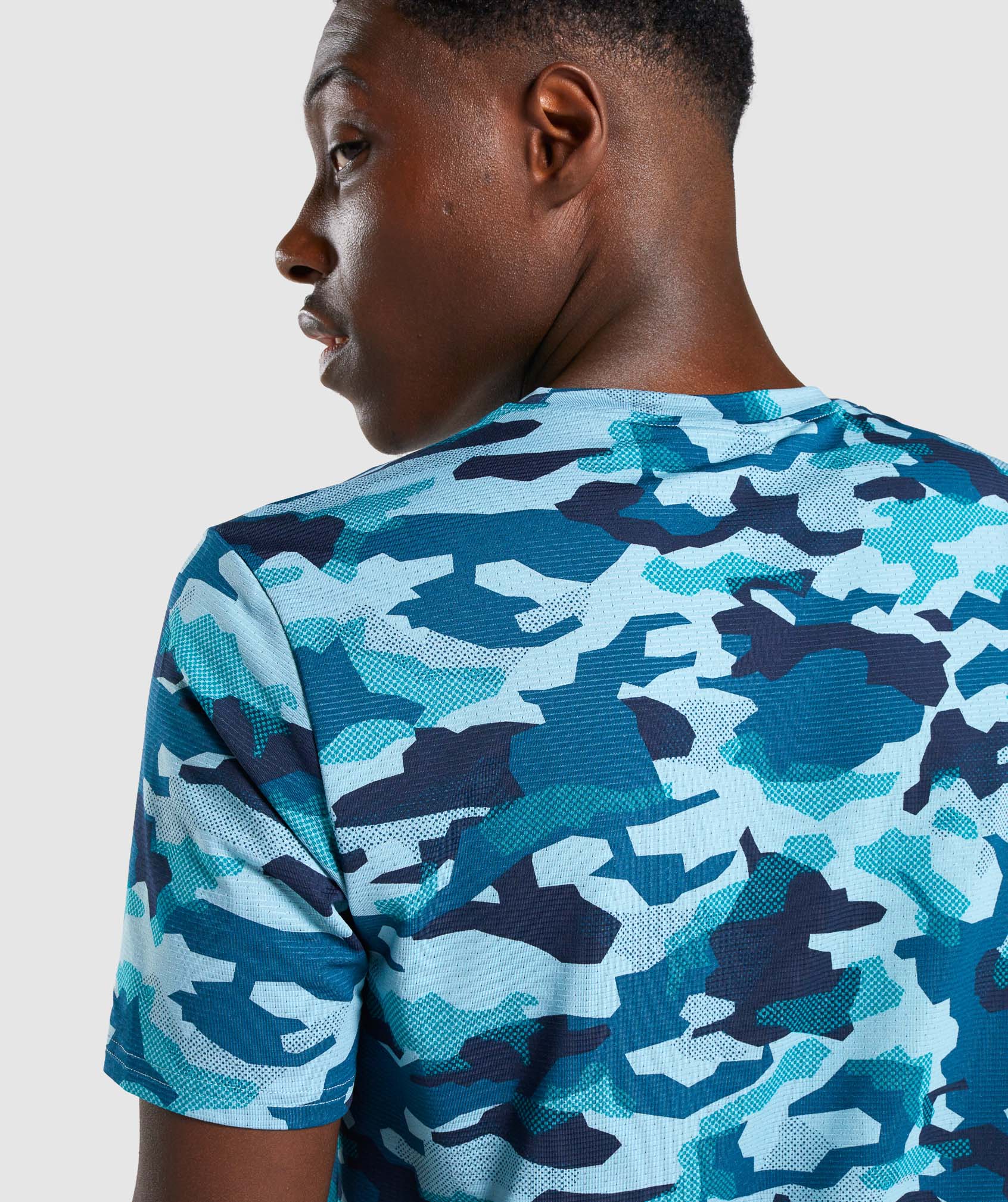 gymshark-arrival-t-shirt-teal-camo